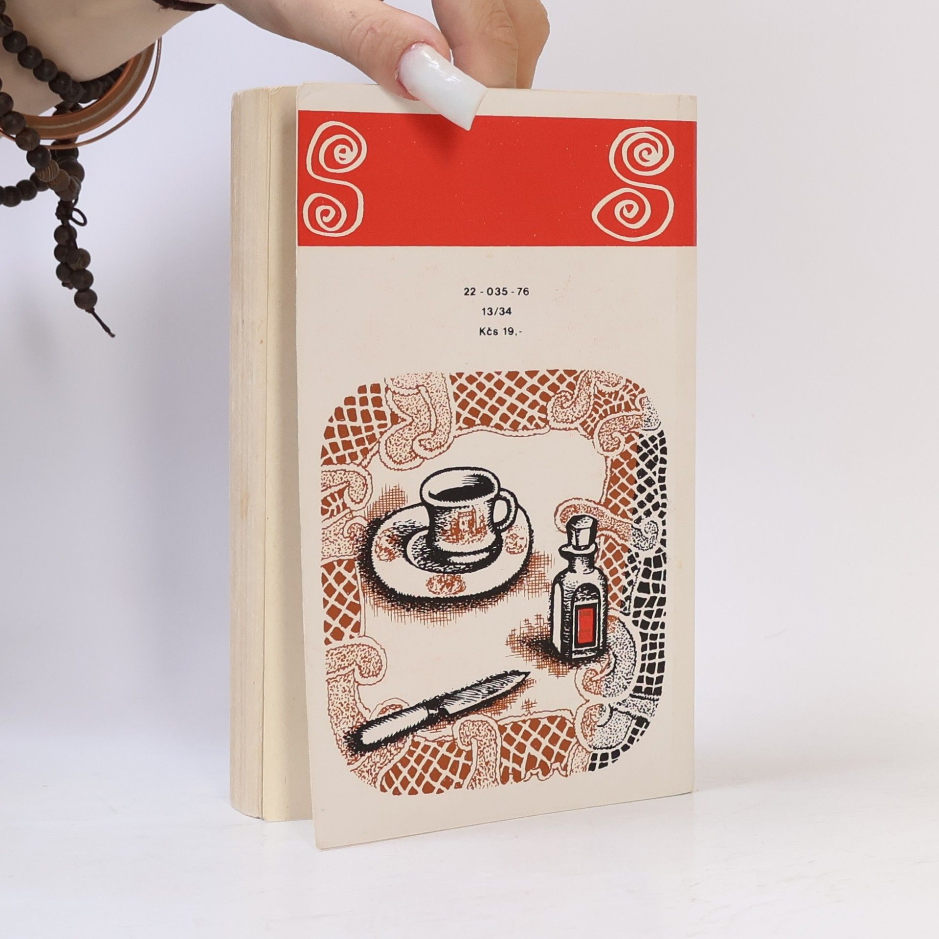 Agatha Christie 18 oříšků k rozlousknutí