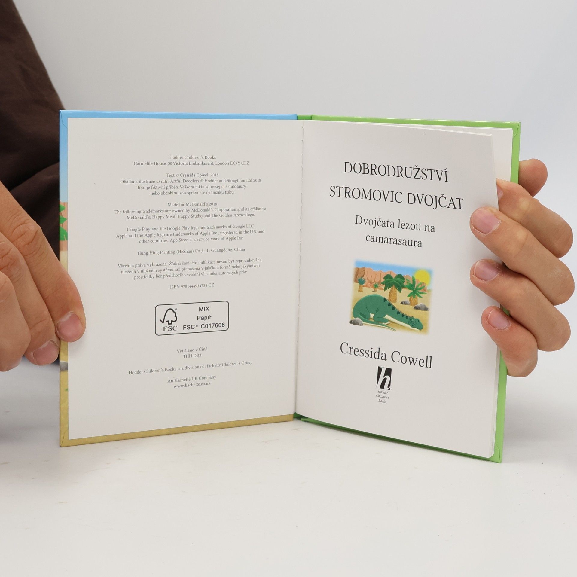 Cressida Cowell Dobrodružství Stromovic dvojčat. Dvojčata lezou na camarasaura