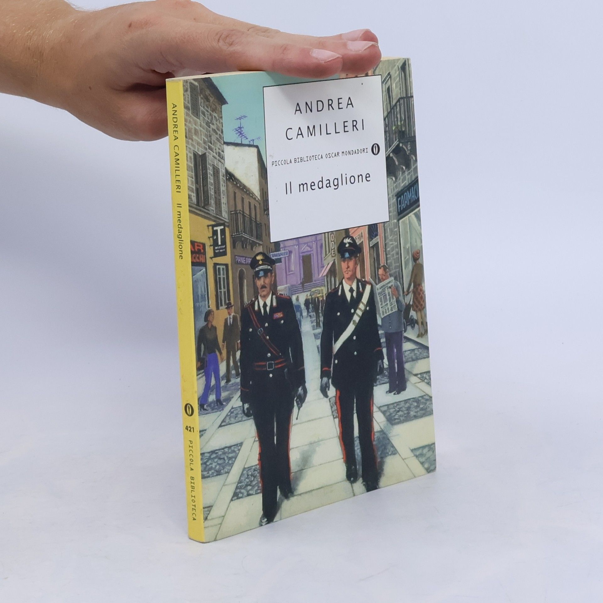 Andrea Camilleri Piccola biblioteca Oscar - 421: Il medaglione