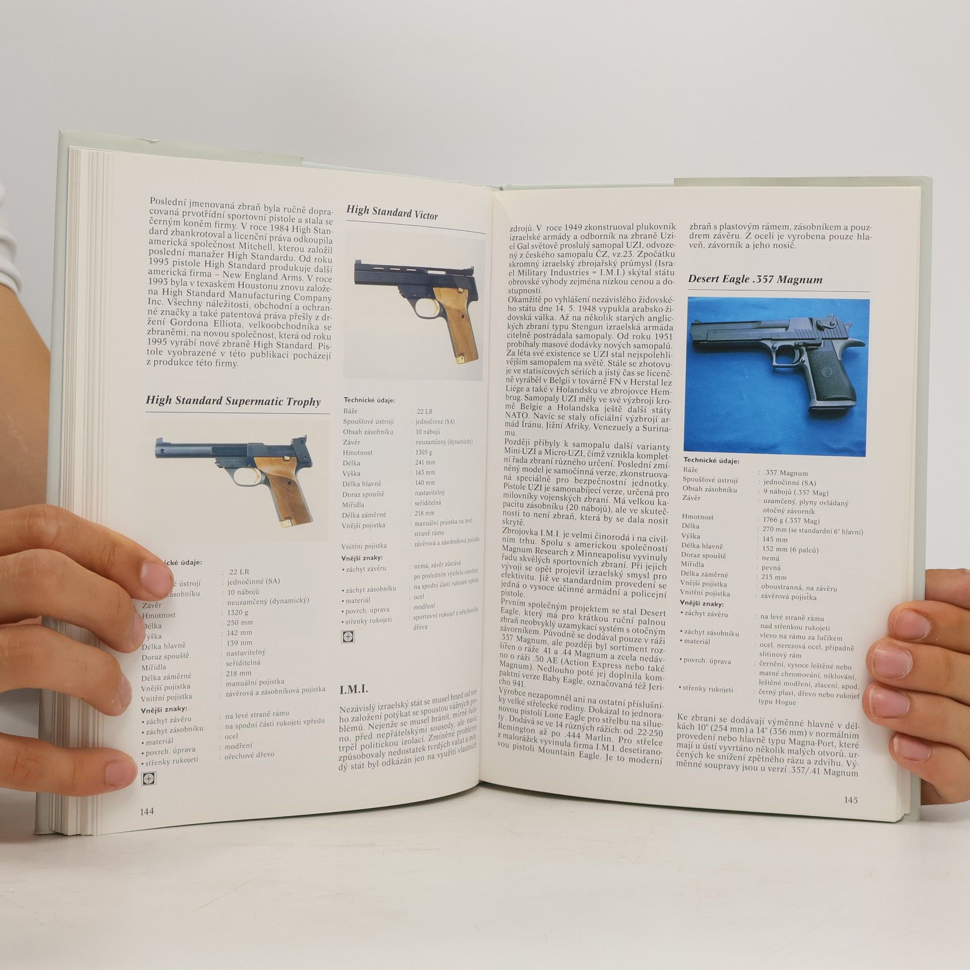 A. E. Hartink Encyklopedie pistolí a revolverů