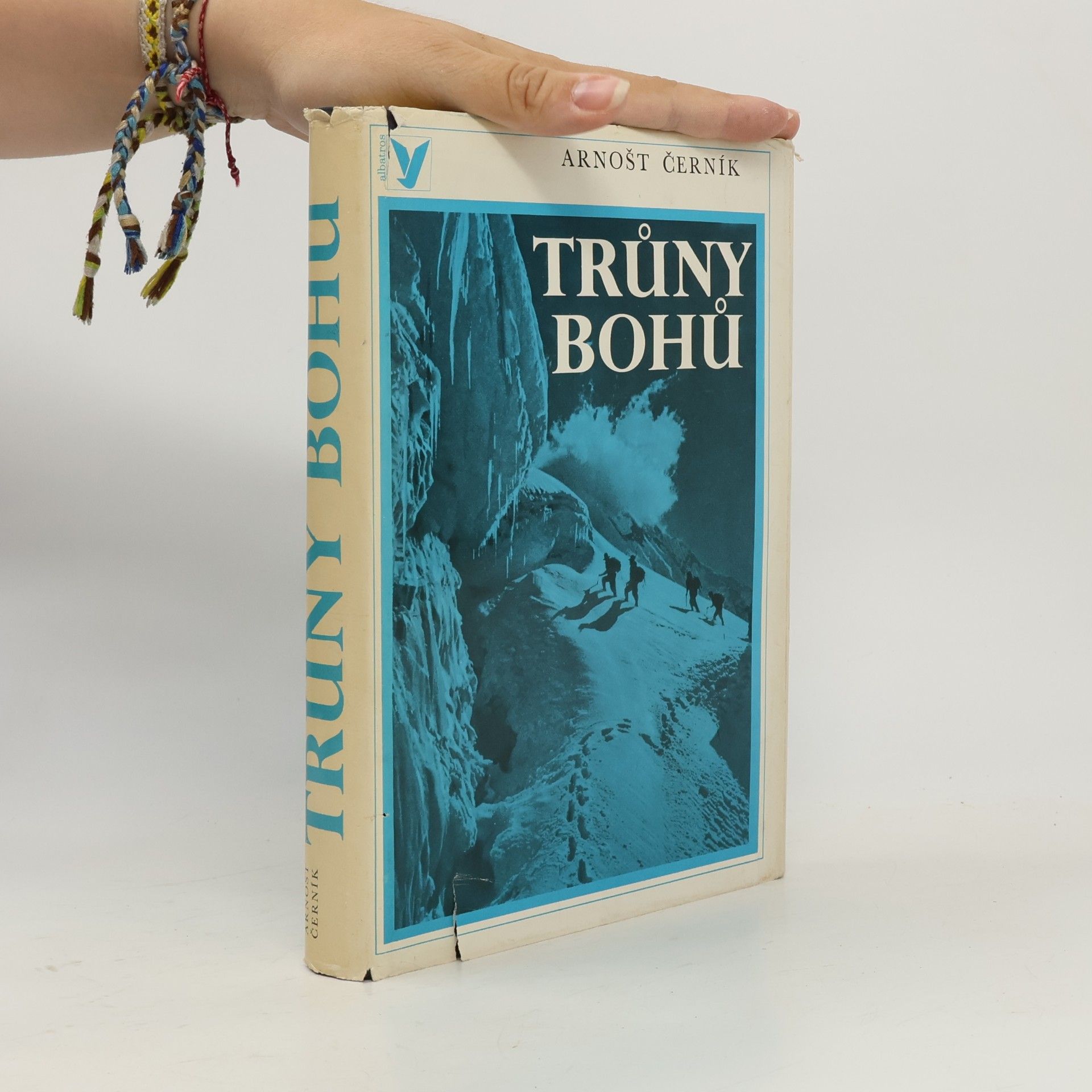 Arnošt Černík Trůny bohů
