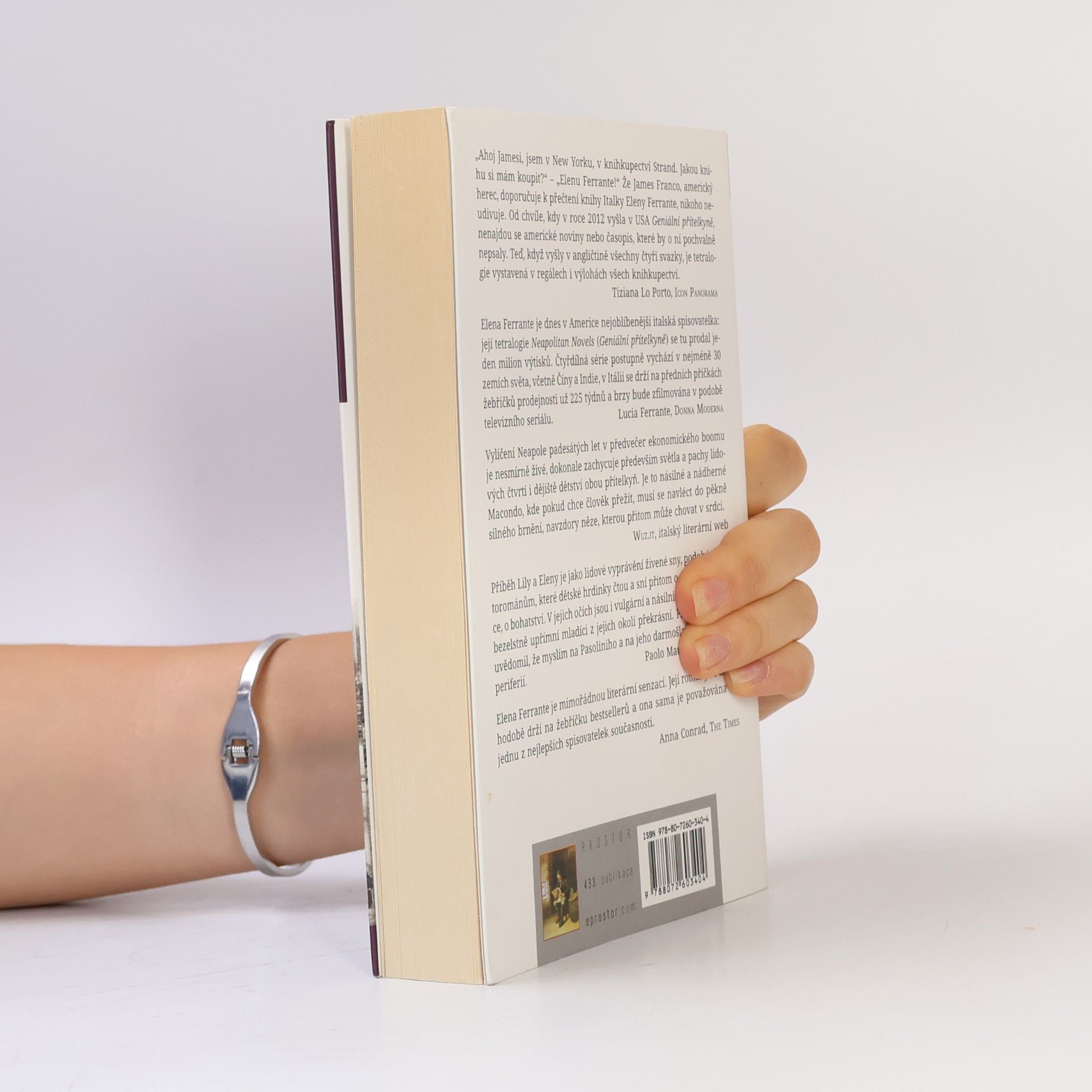Elena Ferrante Geniální přítelkyně 1. Dětství a dospívání