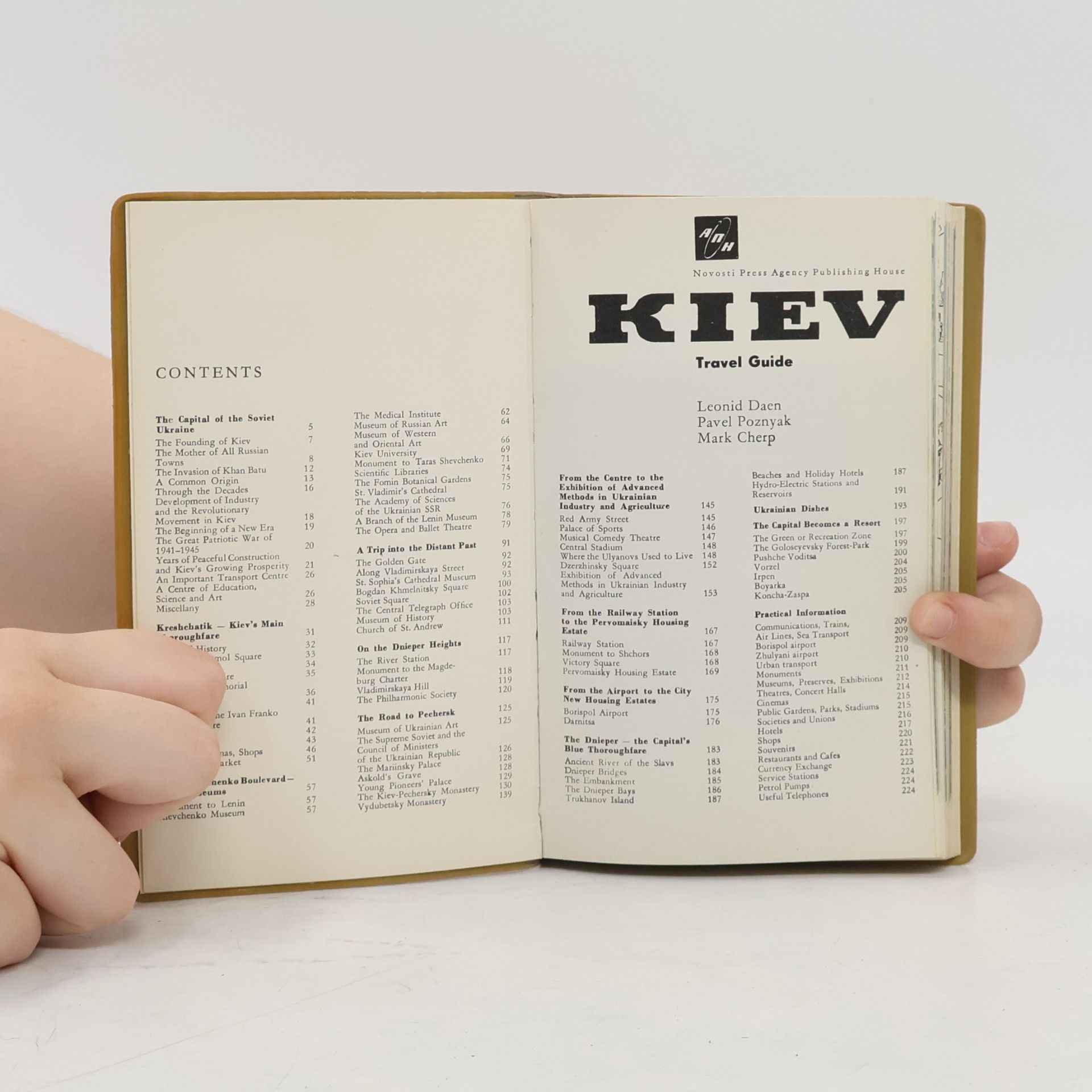 Autorenkollektiv Kiev : travel guide