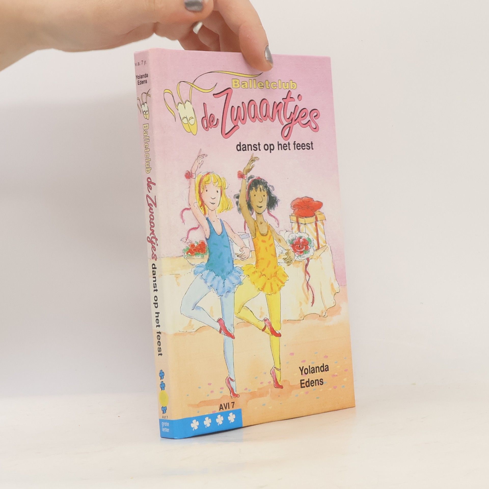 Bianca de Leeuw Balletclub de Zwaantjes danst op het feest