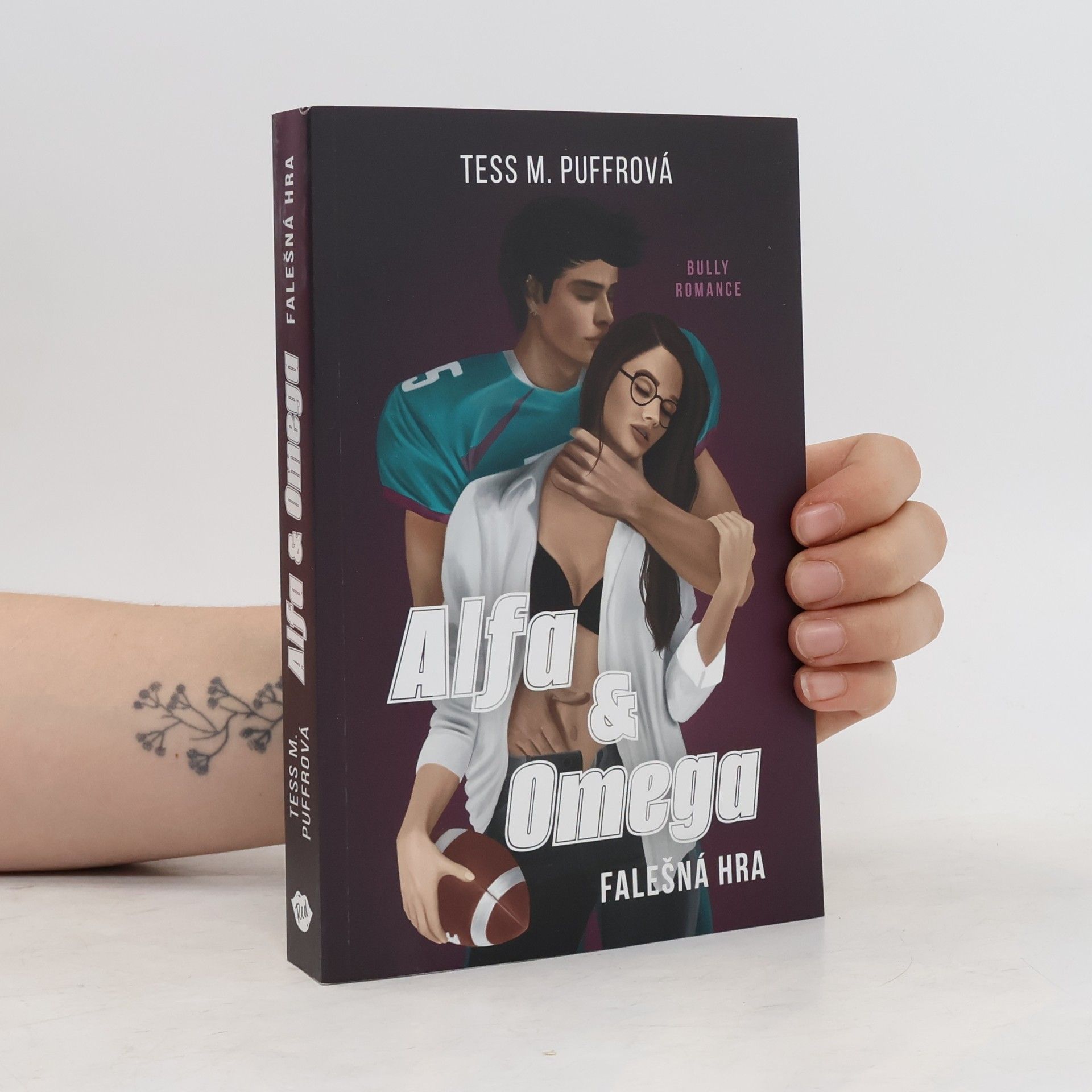 Tess M. Puffrová Alfa & Omega. Falešná hra