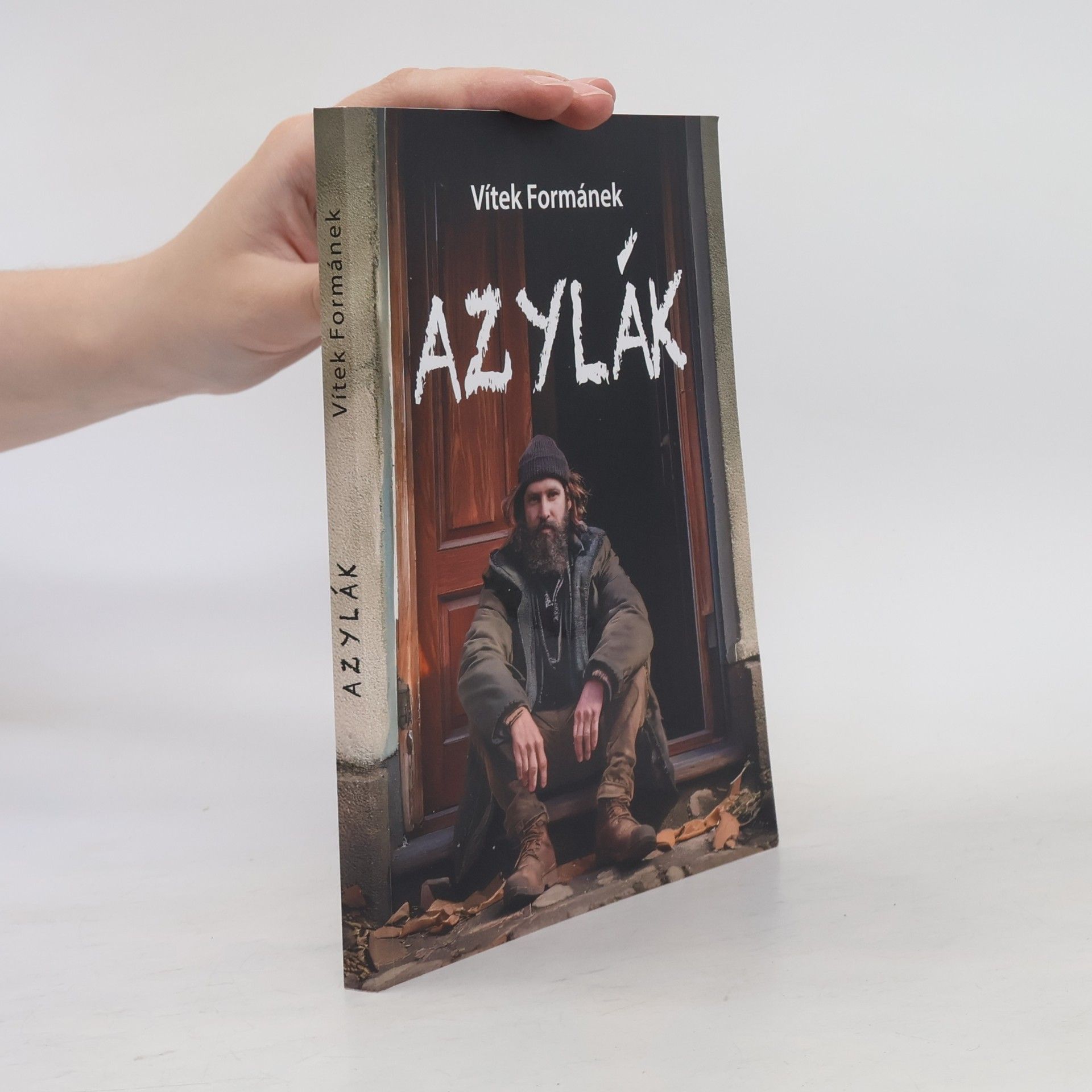 Azylák