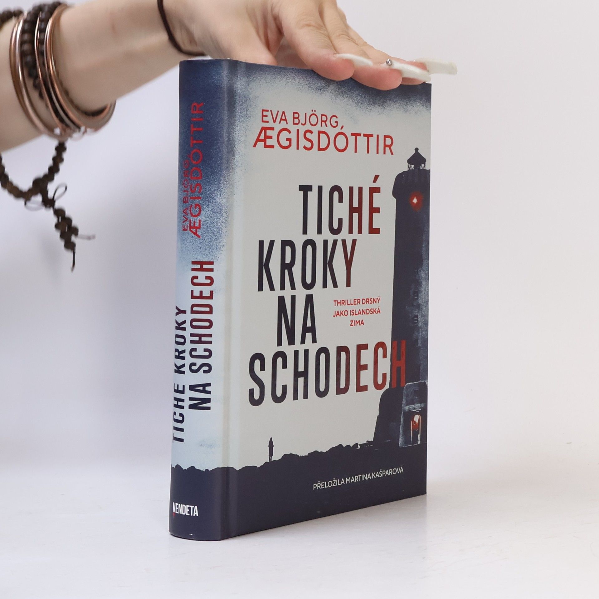 Eva Bjorg Ægisdóttir Tiché kroky na schodech