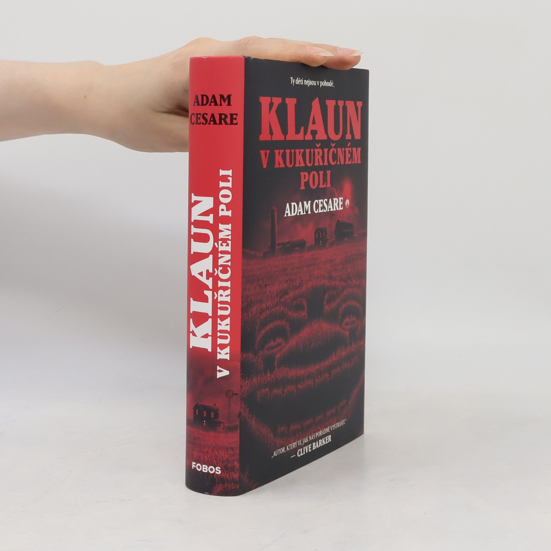 Adam Cesare Klaun v kukuřičném poli