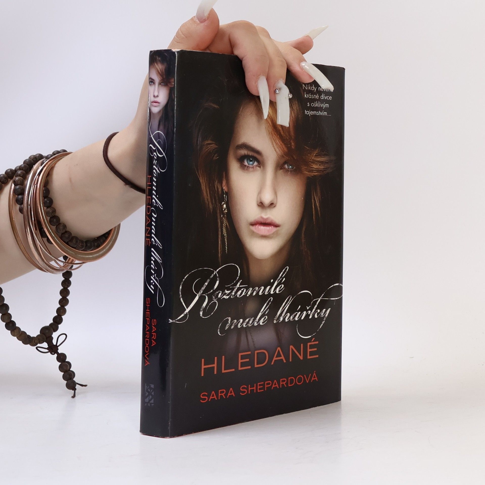 Sara Shepard Roztomilé malé lhářky: Hledané