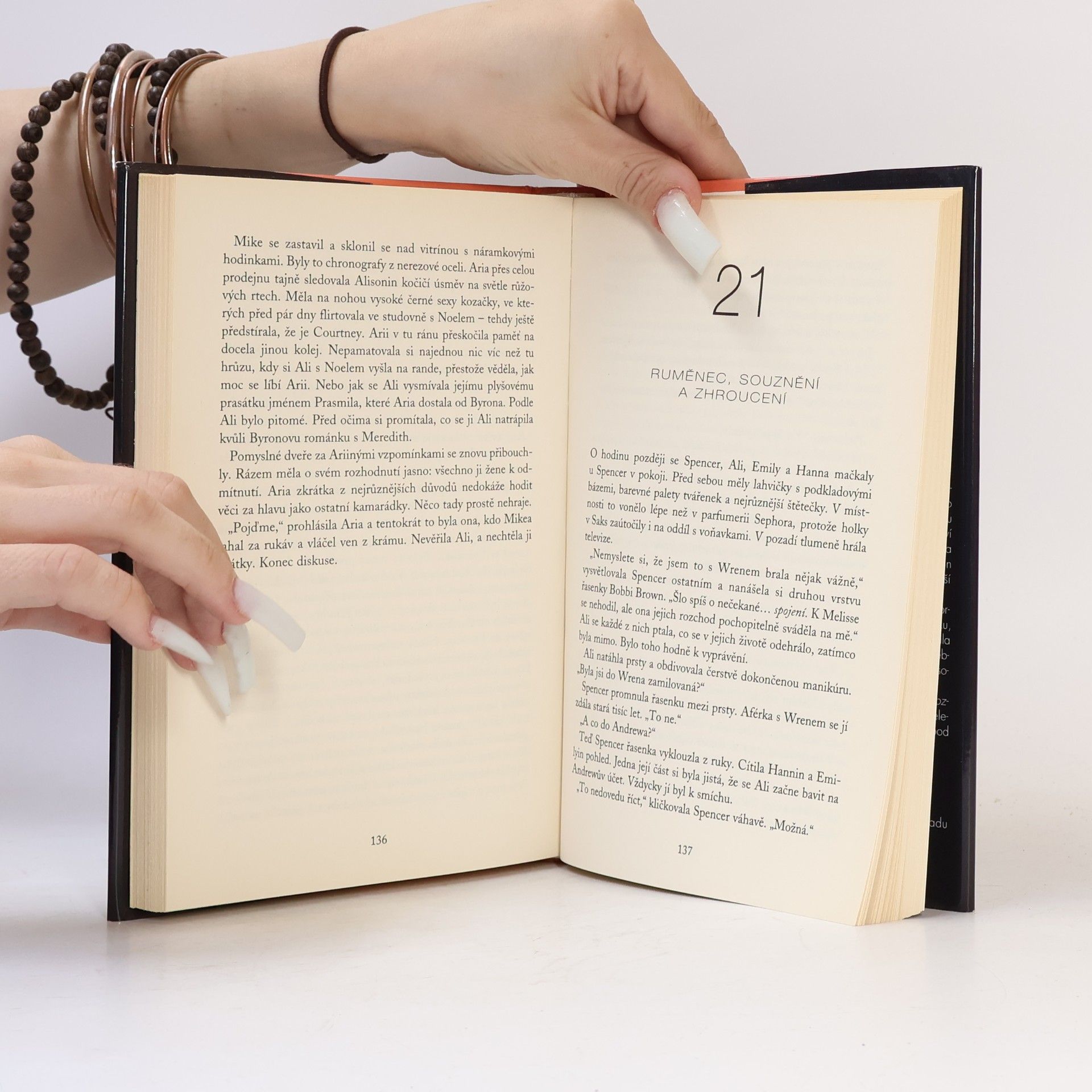 Sara Shepard Roztomilé malé lhářky: Hledané