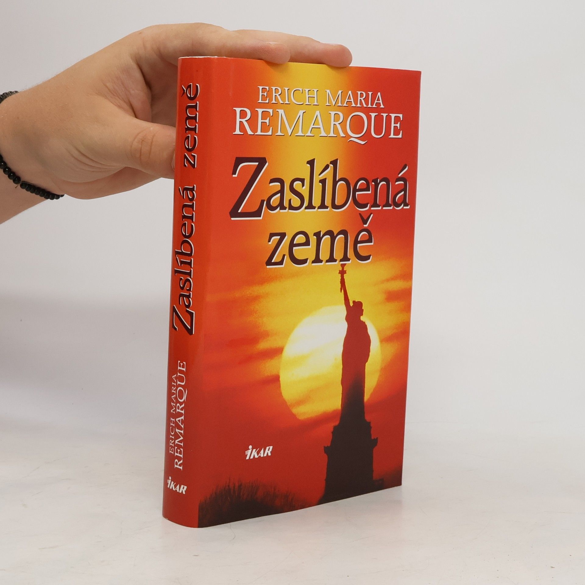 Erich Maria Remarque Zaslíbená země