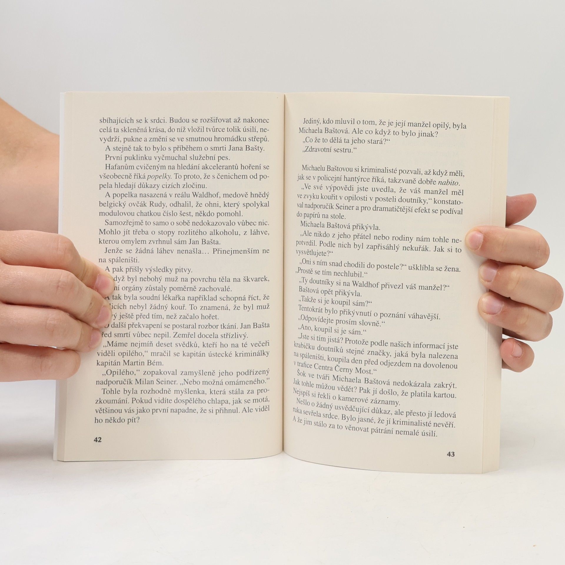 Autorenkollektiv Večeře s vraždou : skutečné kriminální příběhy