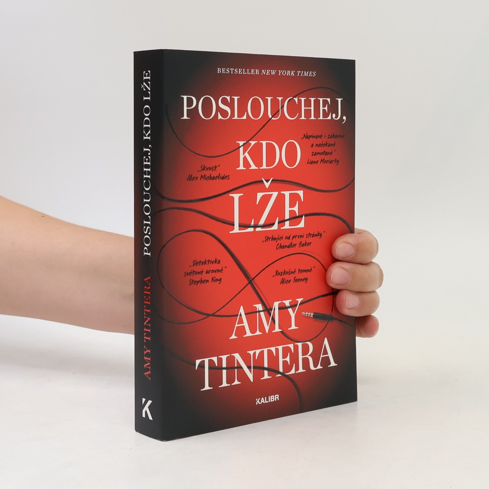 Amy Tintera Poslouchej, kdo lže