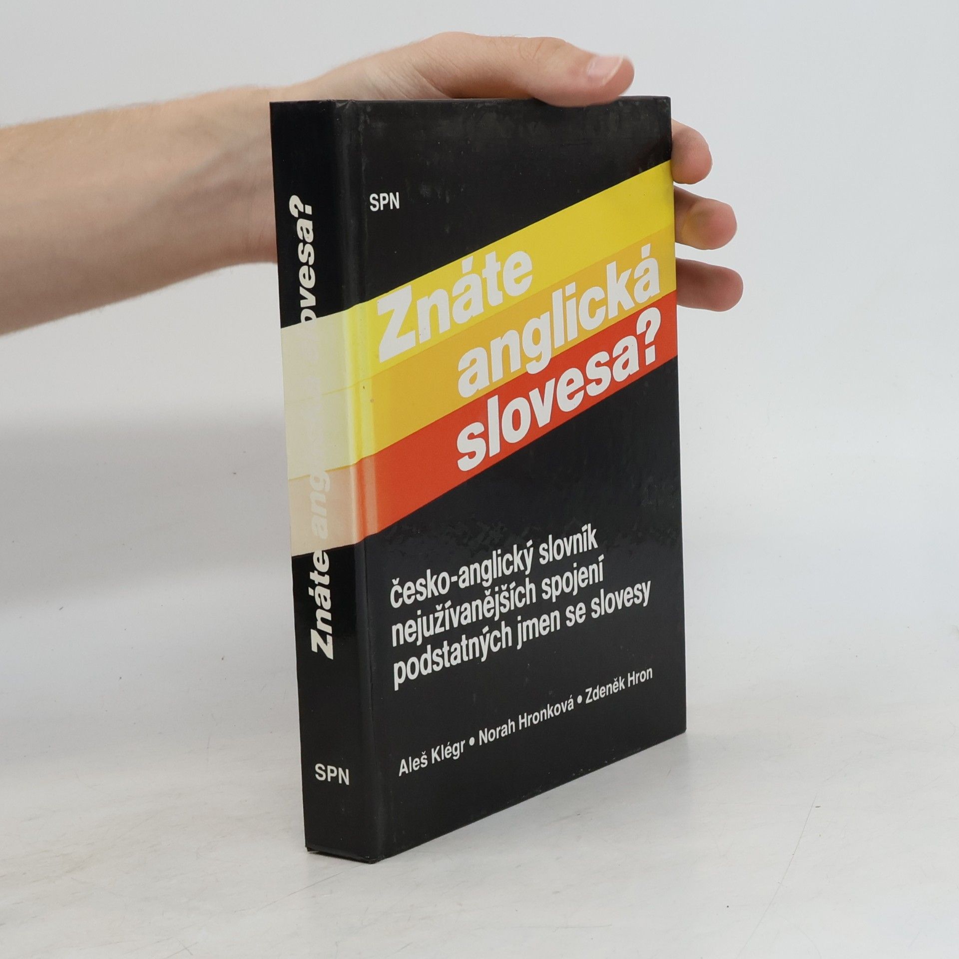 Aleš Klégr Znáte anglická slovesa? Česko-anglický slovník nejužívanějších spojení podstatných jmen se slovesy.