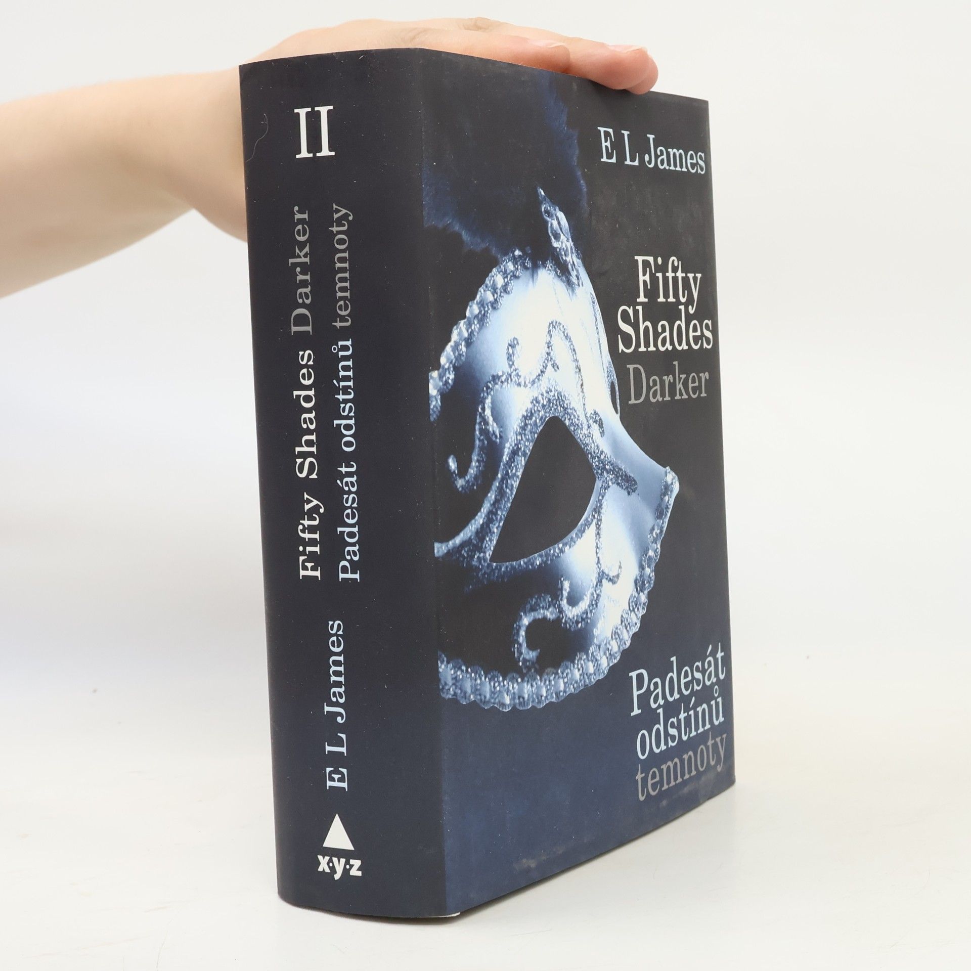 E. L. James Padesát odstínů temnoty