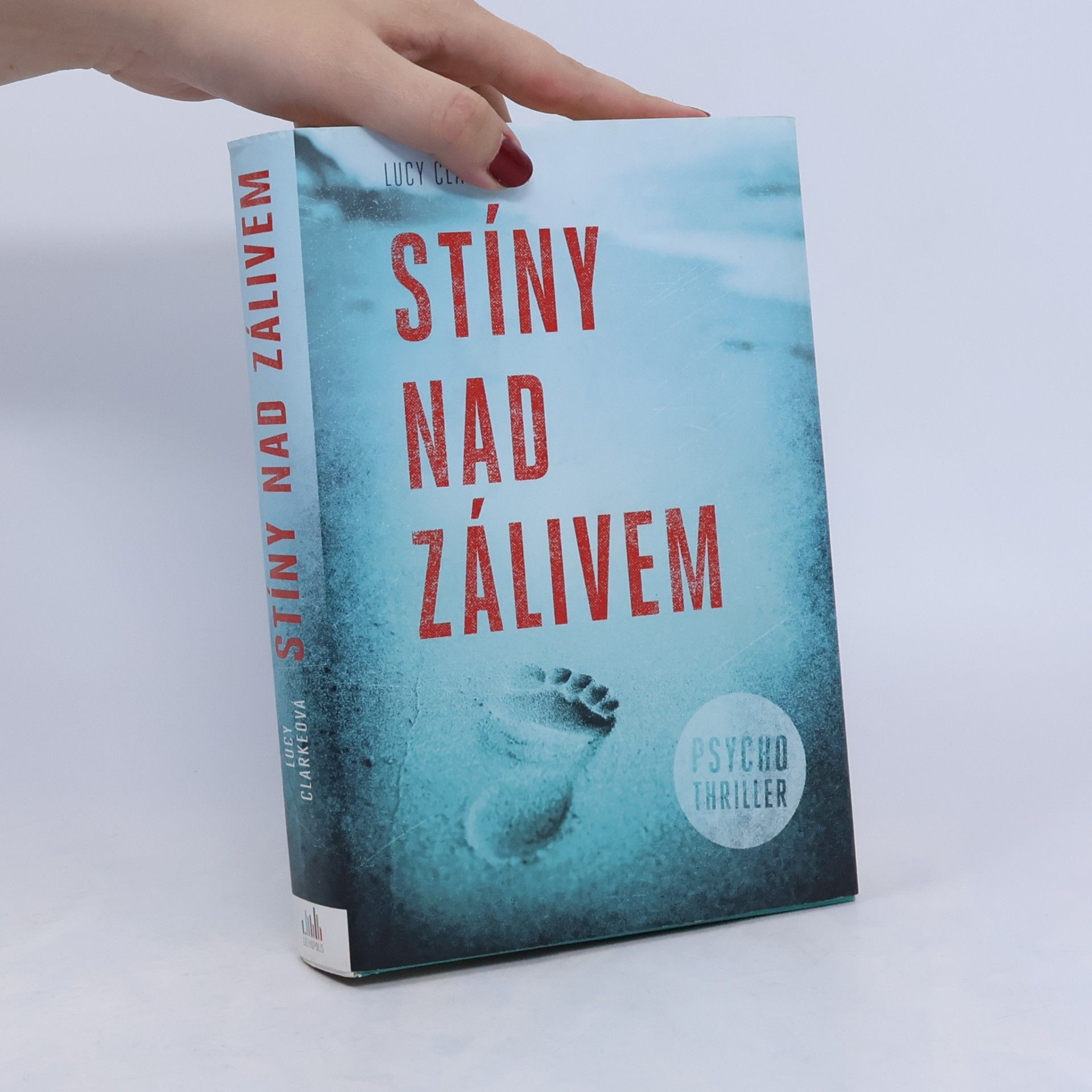Lucy Clarke Stíny nad zálivem