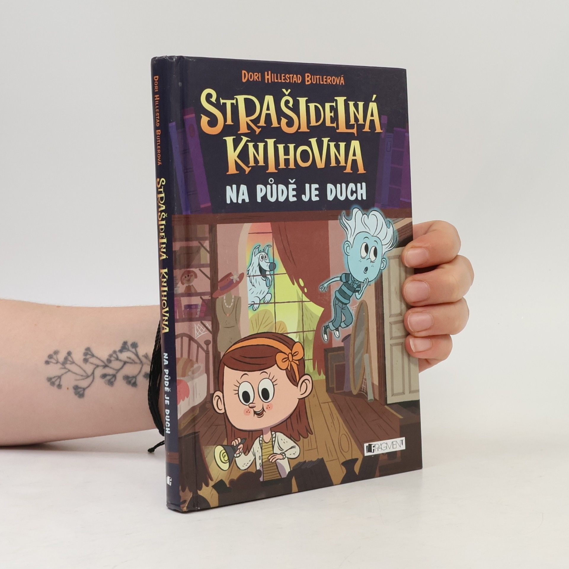 Dori Hillestad Butler Na půdě je duch