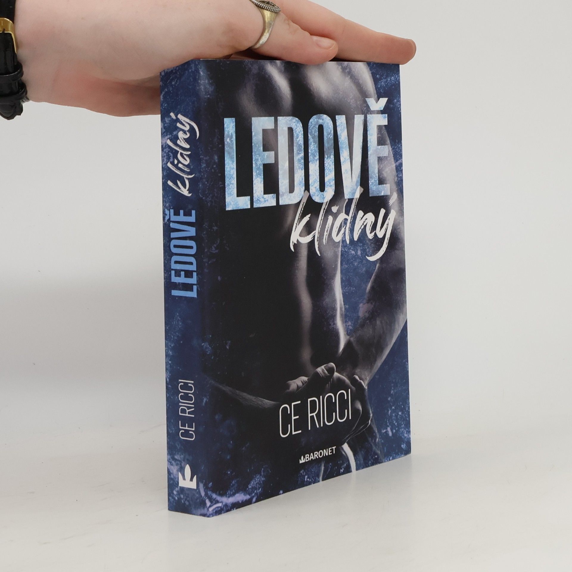Ce Ricci Ledově klidný