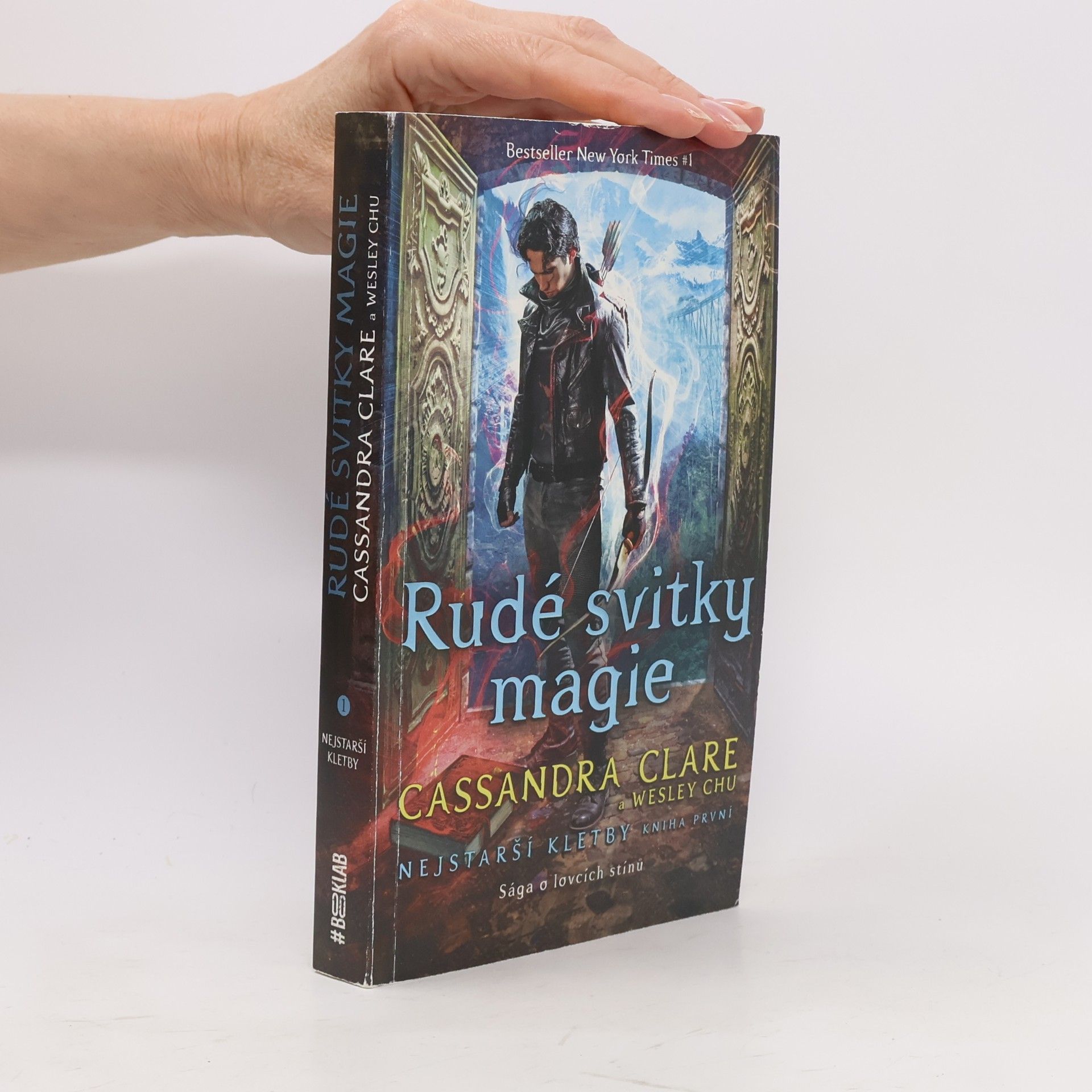 Cassandra Clare Nejstarší kletby. Kniha první, Rudé svitky magie