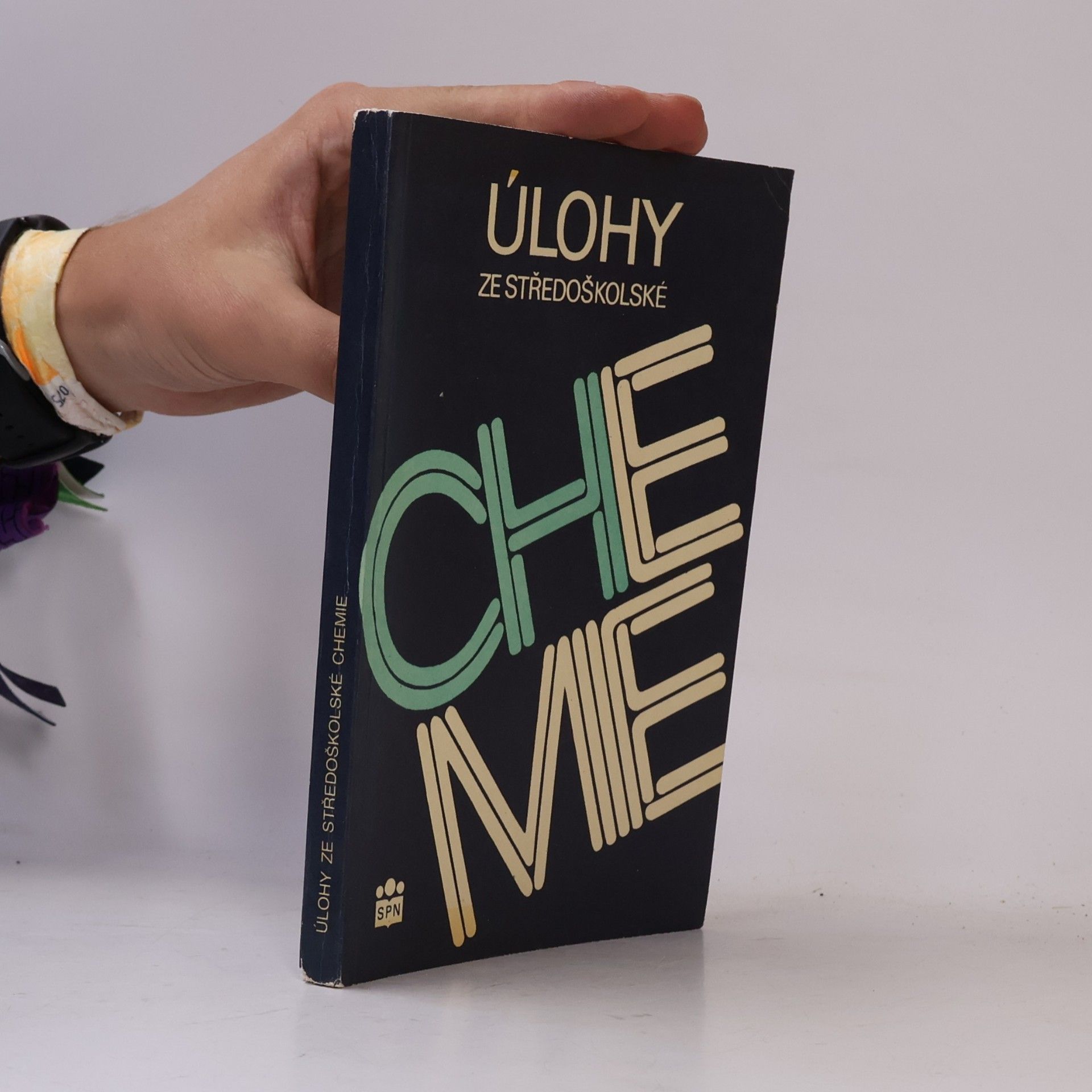 Úlohy ze středoškolské chemie : pomocná kniha pro žáky středních škol a gymnázií