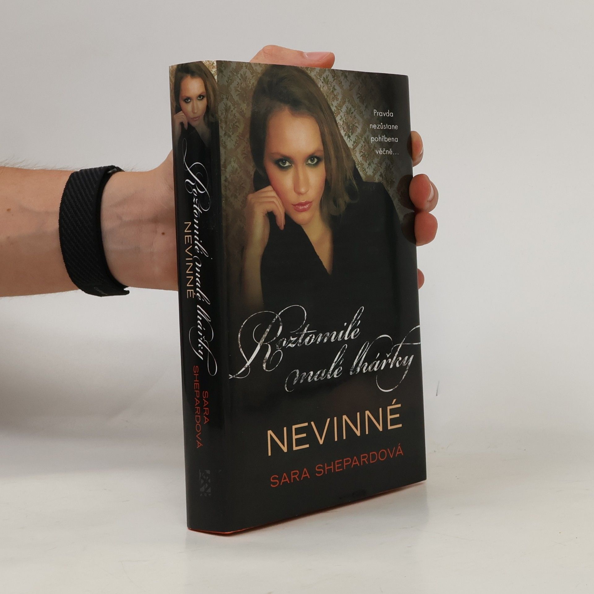 Sara Shepard Roztomilé malé lhářky. Nevinné