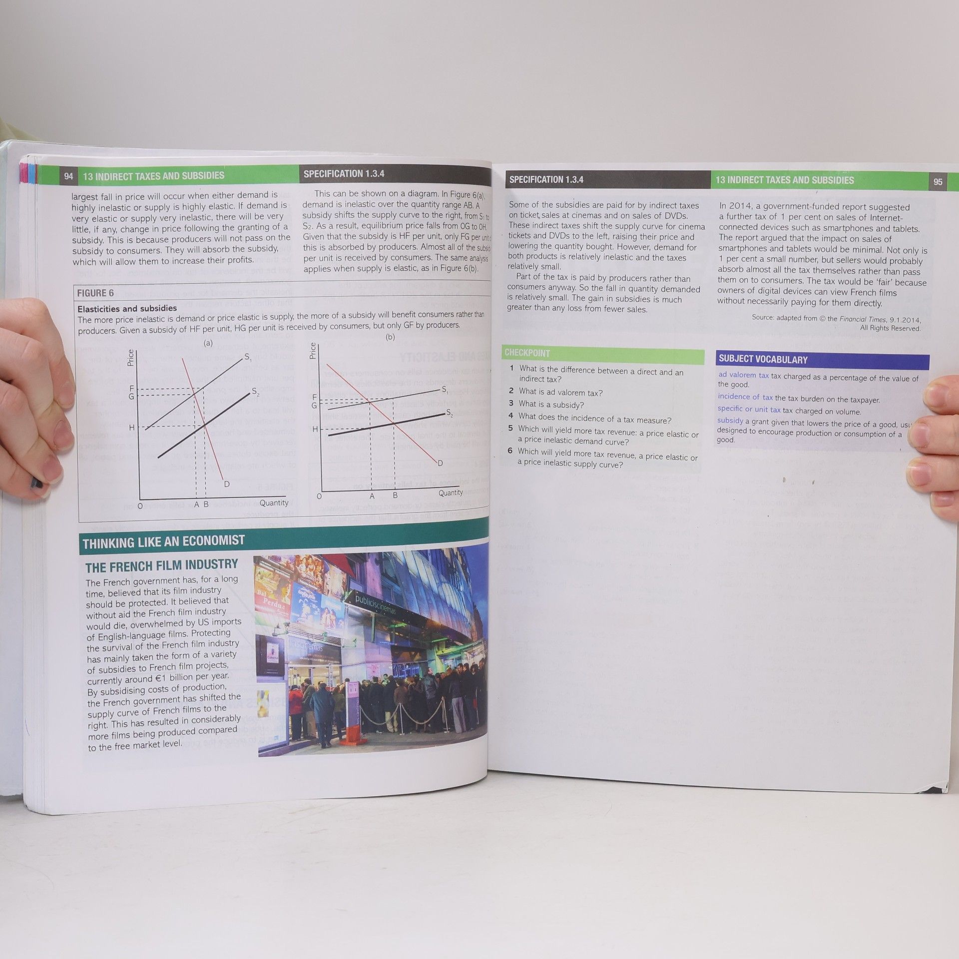 Various authors Pearson Edexcel International AS Level Economics Student Book