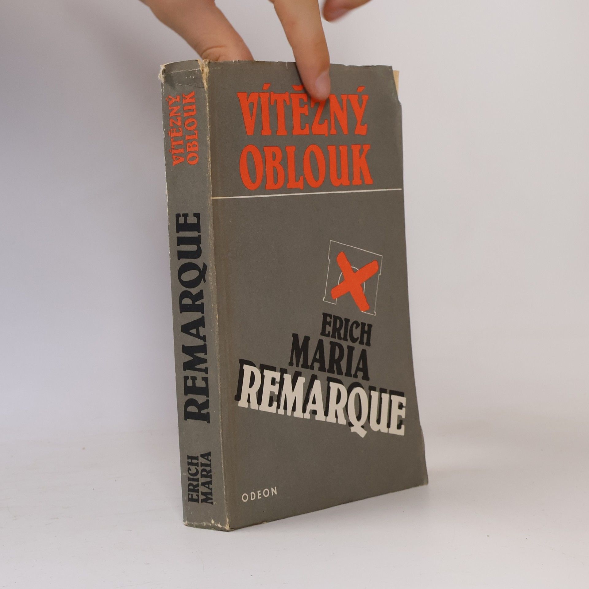 Erich Maria Remarque Vítězný oblouk