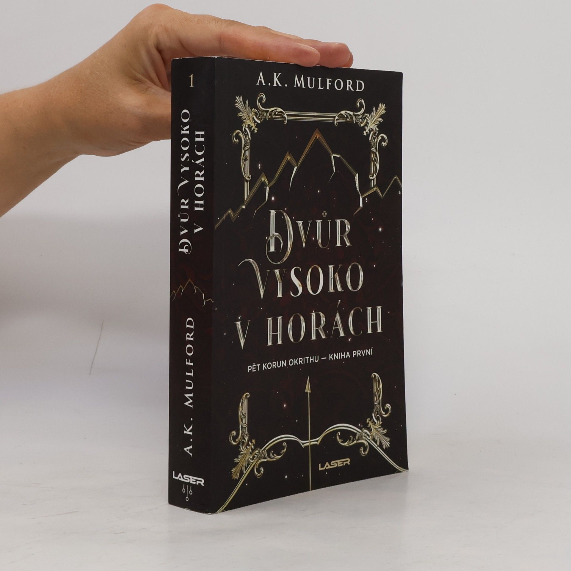 A. K. Mulford Dvůr vysoko v horách