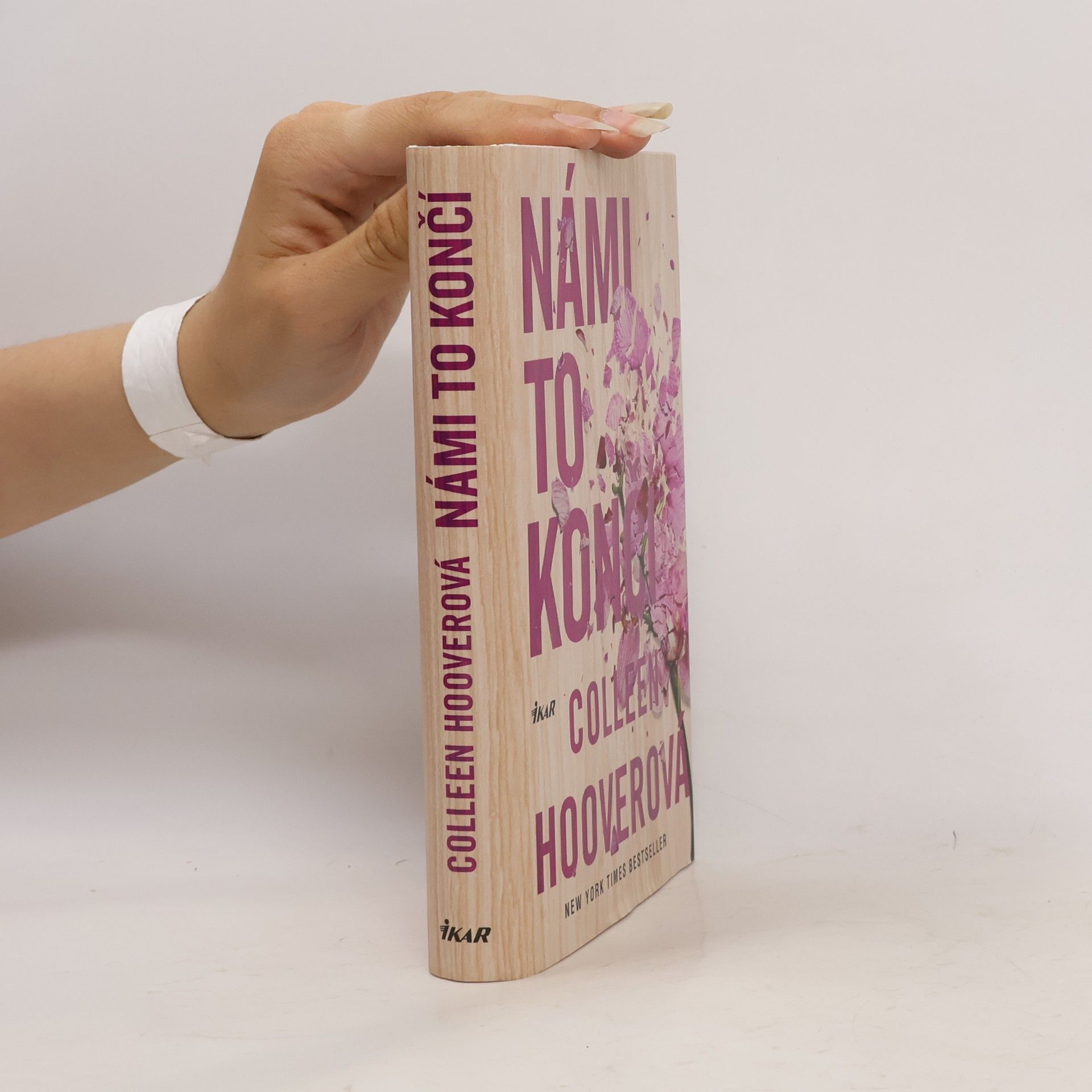 Colleen Hoover Námi to končí