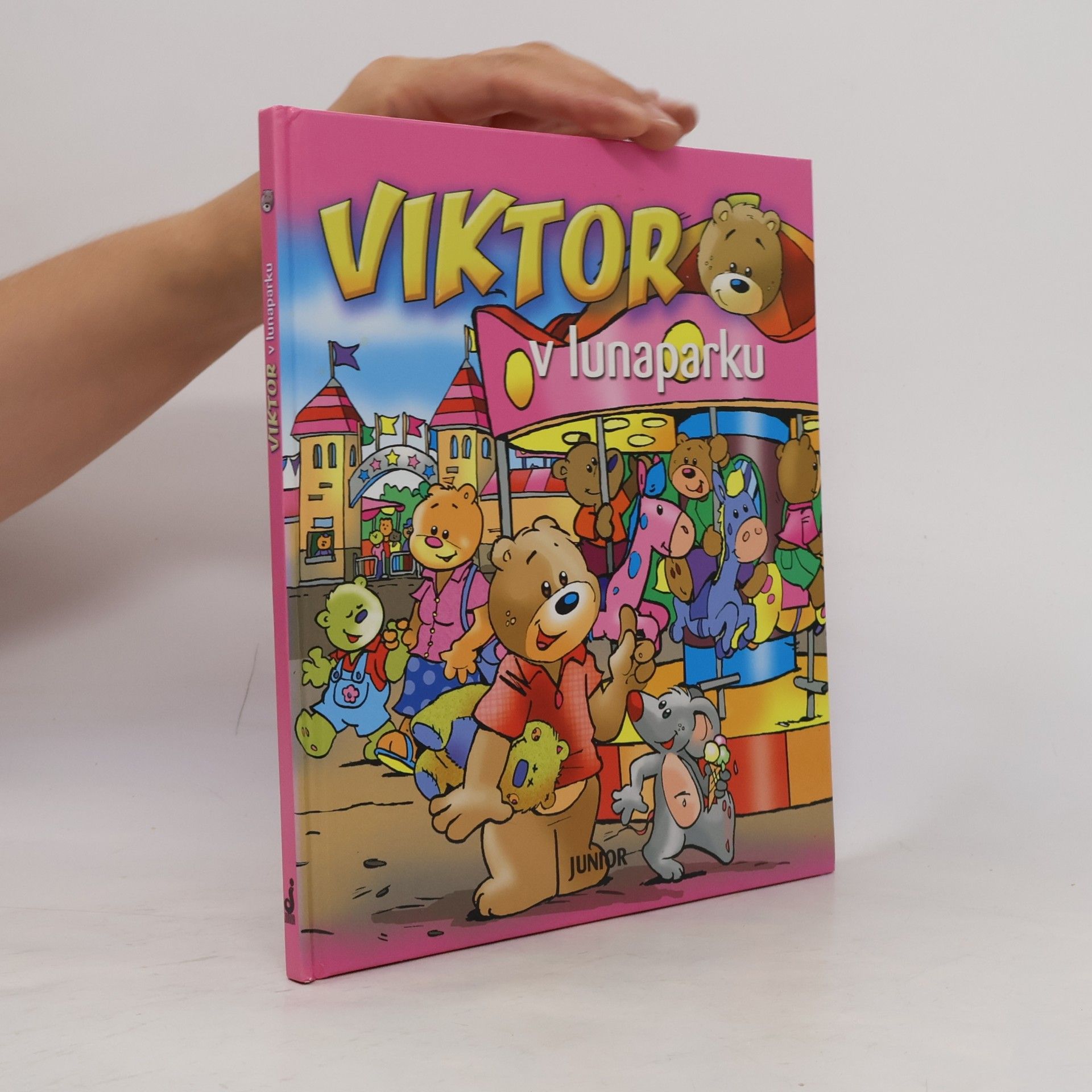 Otília Škvarnová Viktor v lunaparku