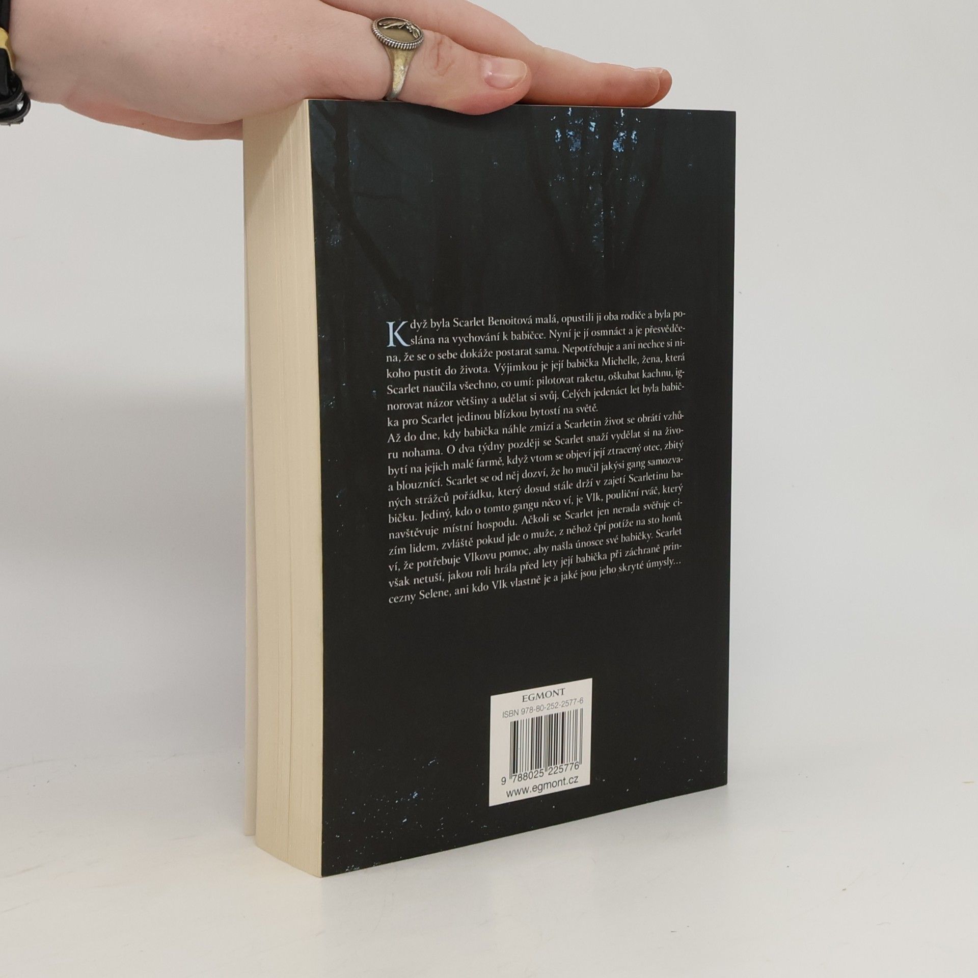Marissa Meyer Scarlet. Měsíční kroniky. 2. díl
