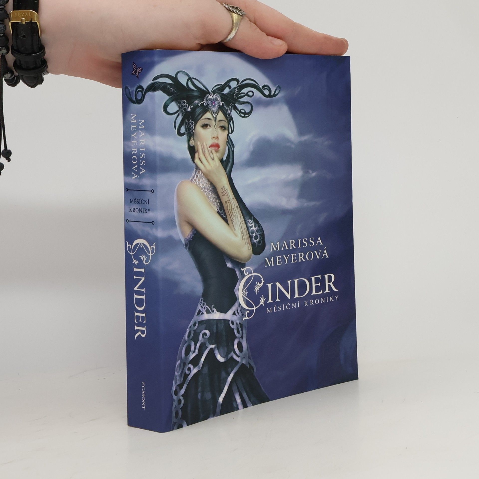 Marissa Meyer Měsíční kroniky - Cinder (1. díl série)
