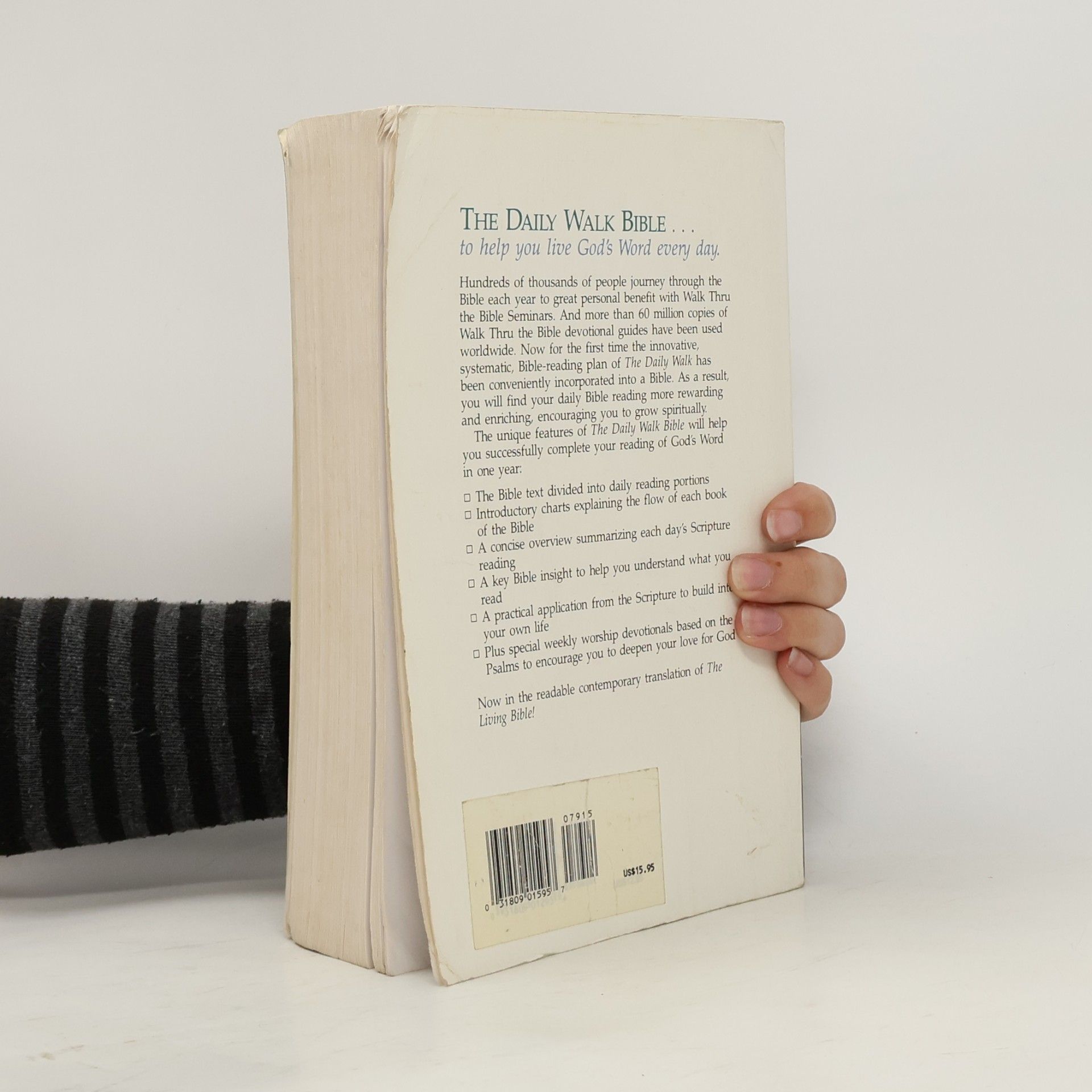Bruce Wilkinson The Living Bible: The Daily Walk Bible With 365 Devotional Helps to Guide You Through the Bible in One Year