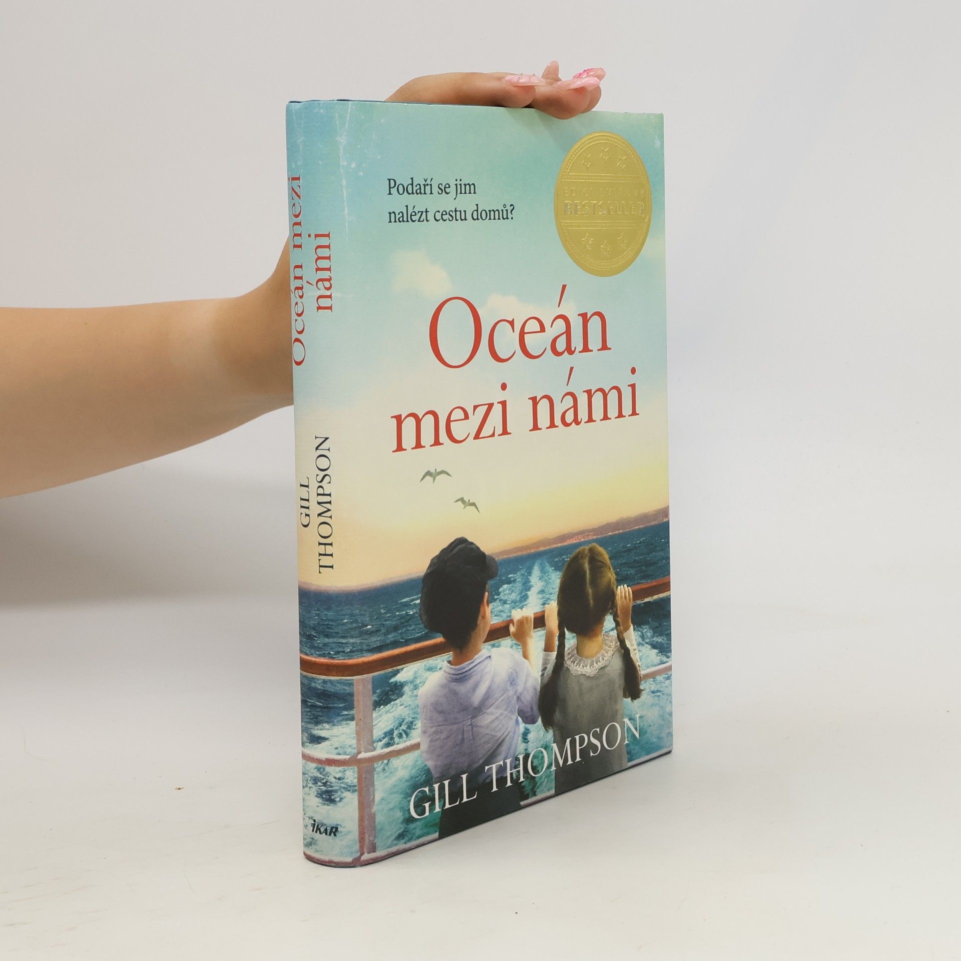 Gill Thompson Oceán mezi námi