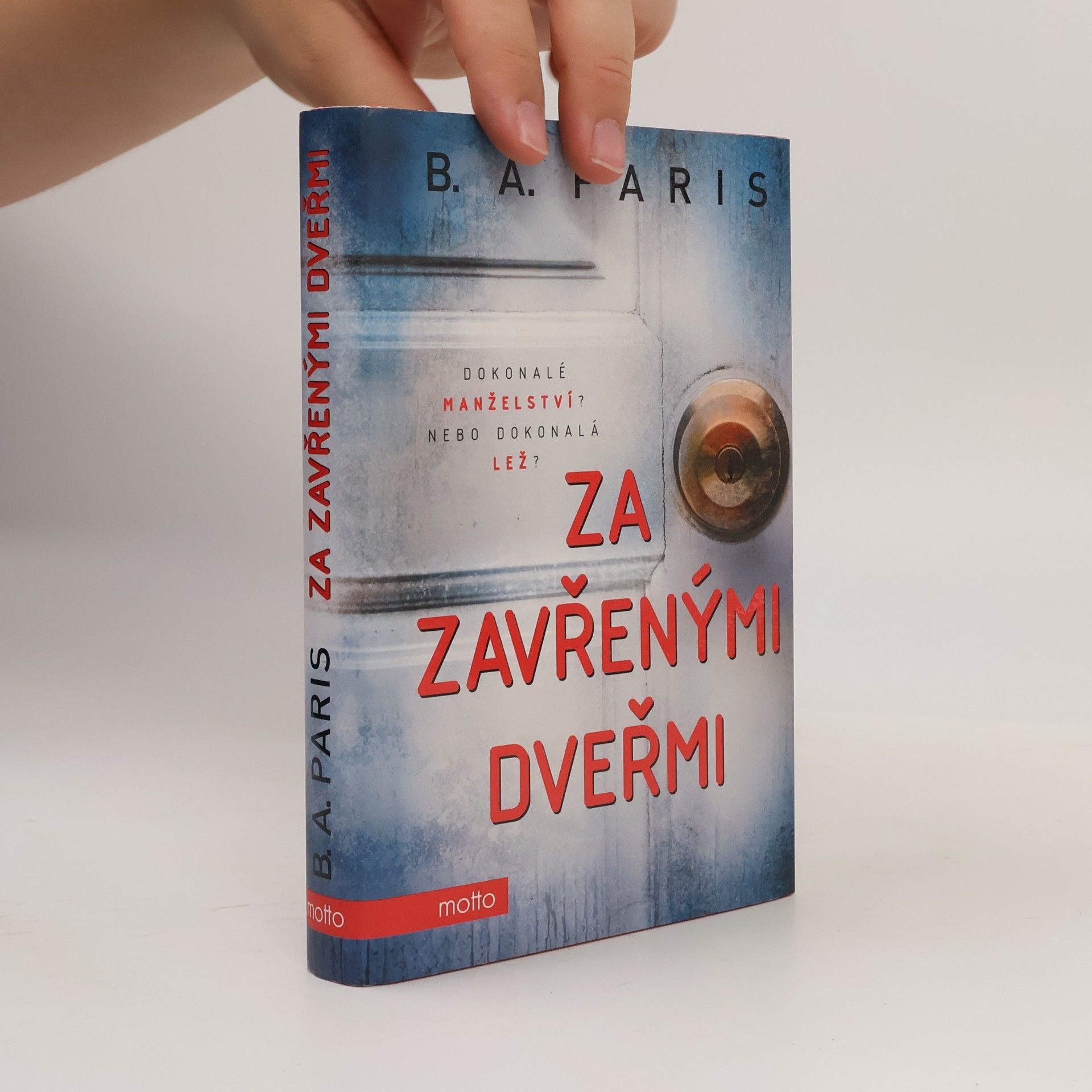 B.A. Paris Za zavřenými dveřmi