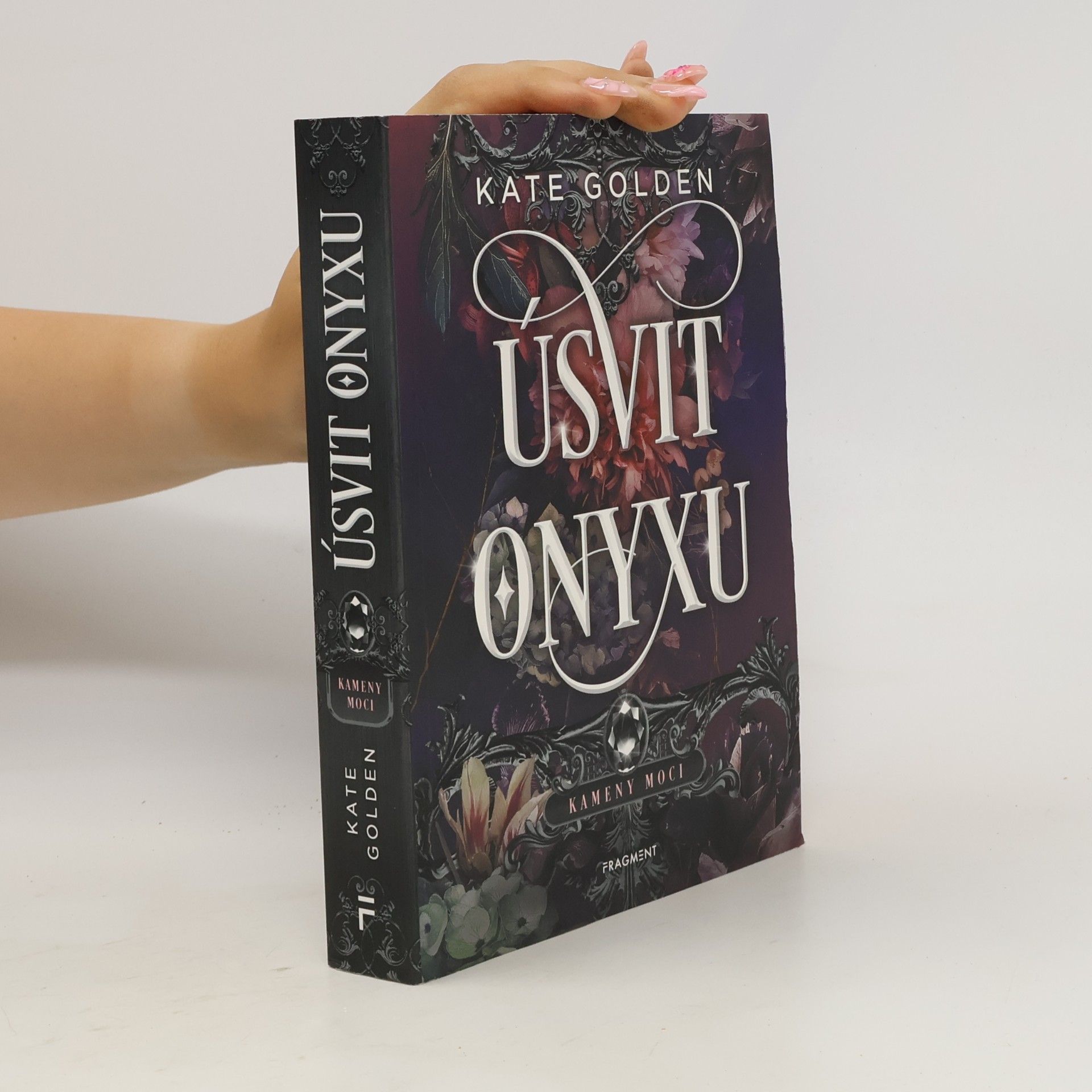 Kate Golden Kameny moci. Úsvit Onyxu
