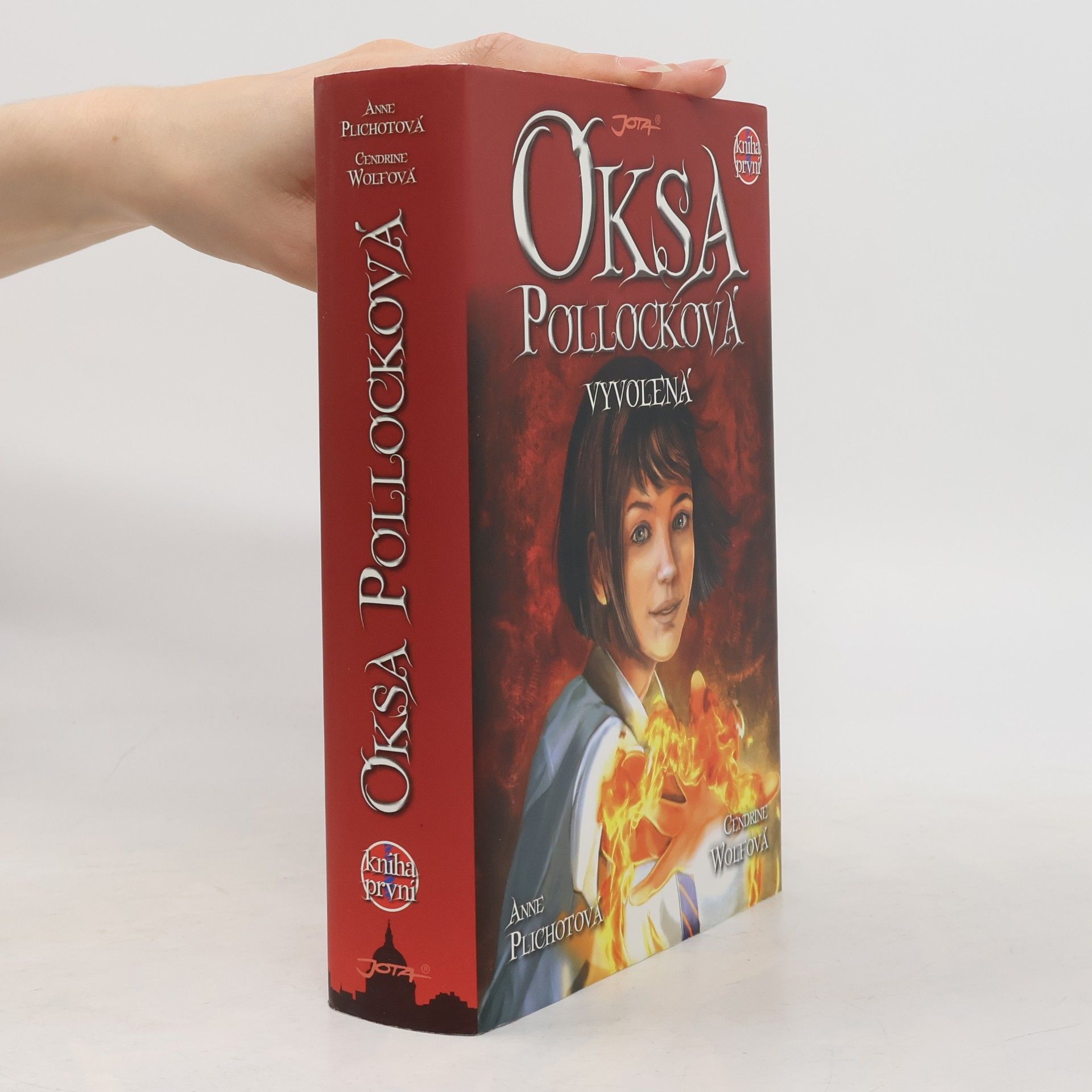 Oksa Pollocková. Vyvolená