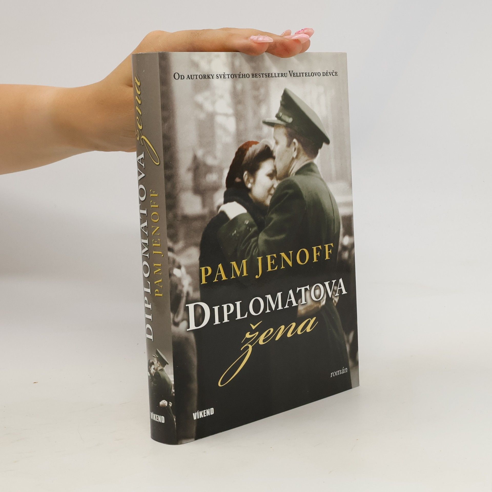 Pam Jenoff Diplomatova žena