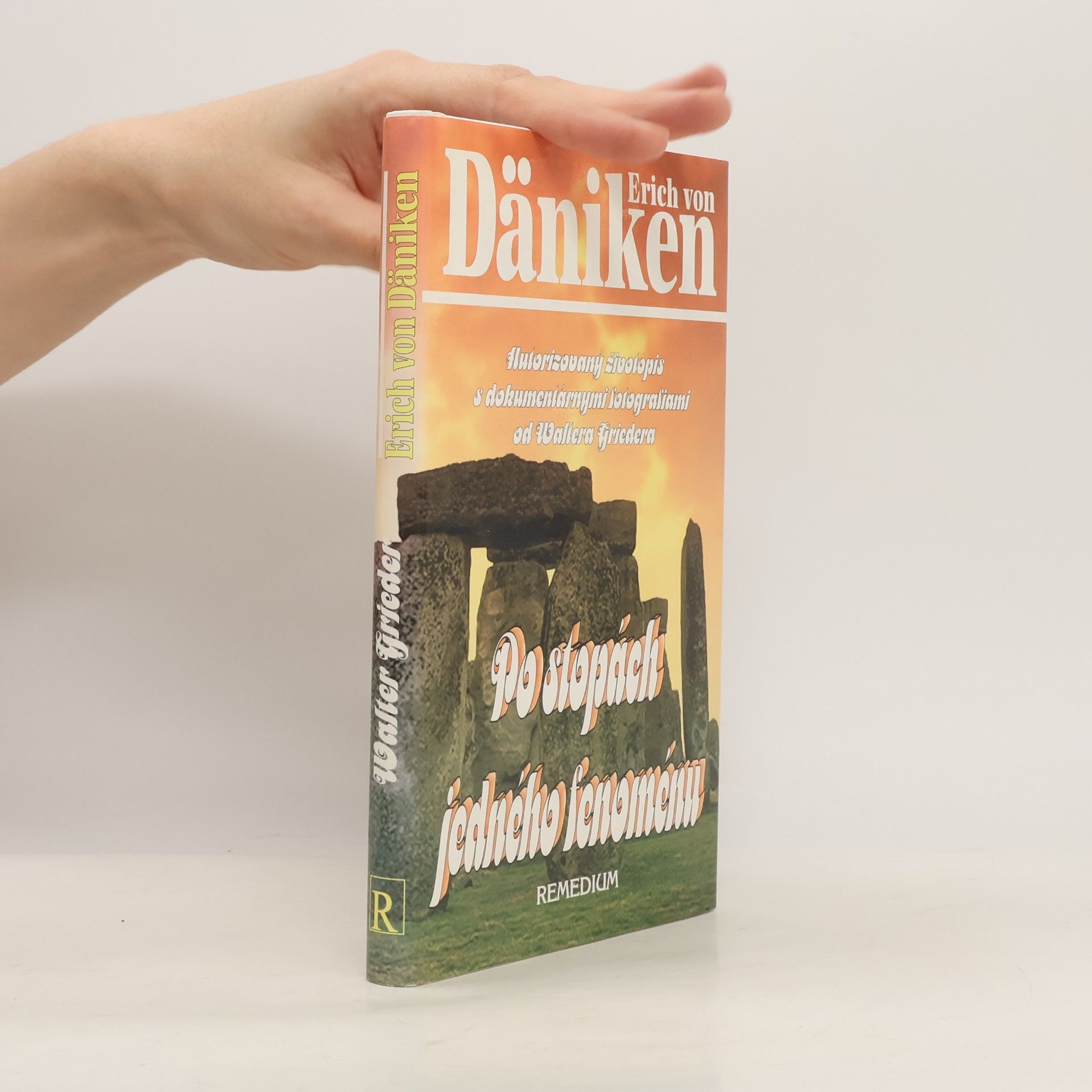 Erich von Däniken Po stopách jedného fenoménu