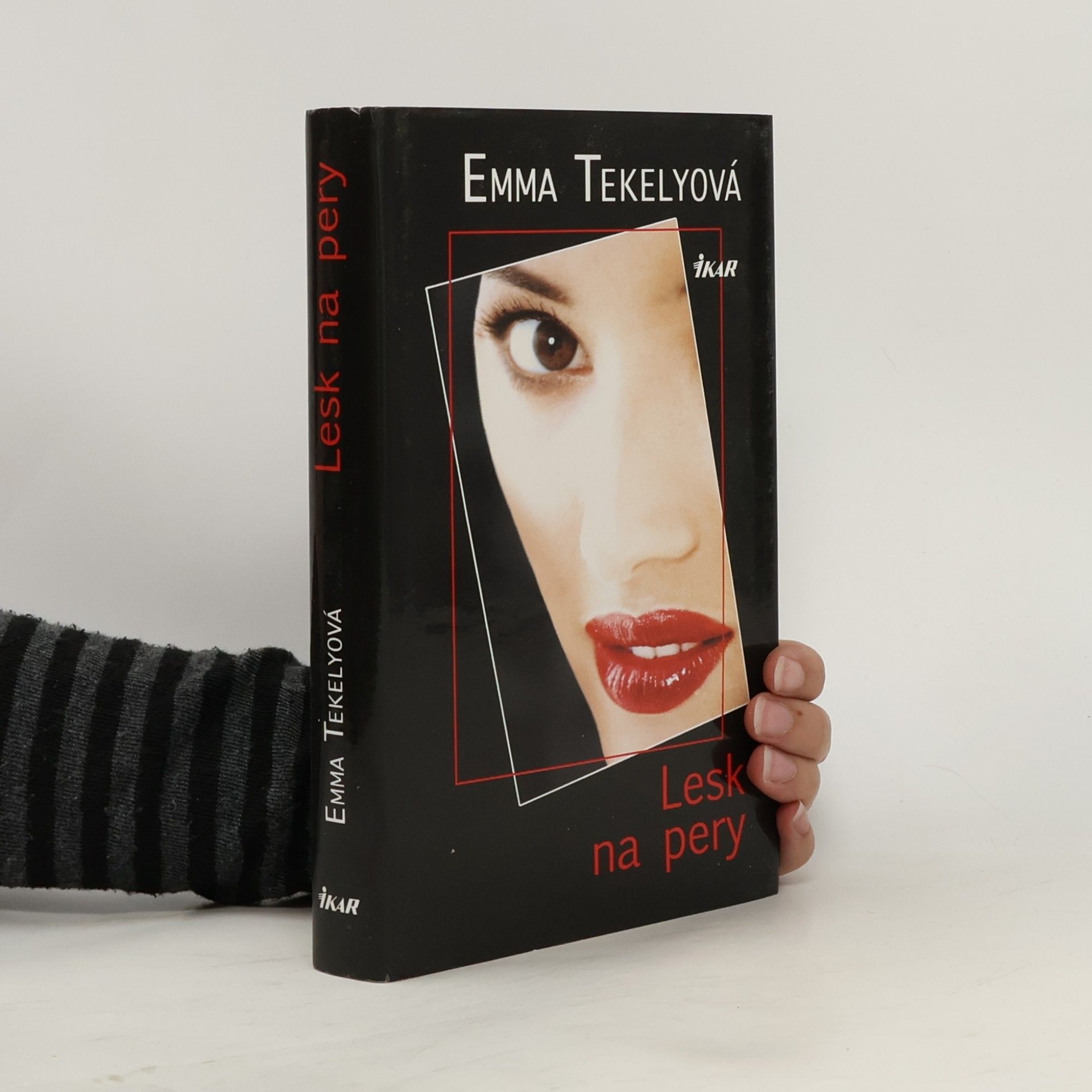 Emma Tekelyová Lesk na pery