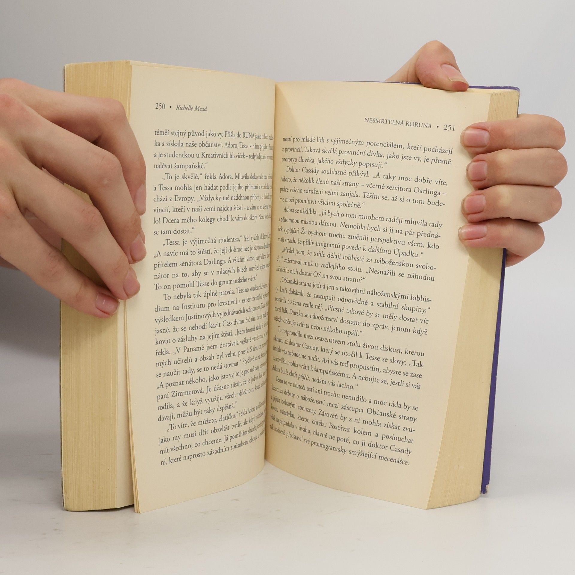 Richelle Mead Nesmrtelná koruna. Věk X. 2. díl