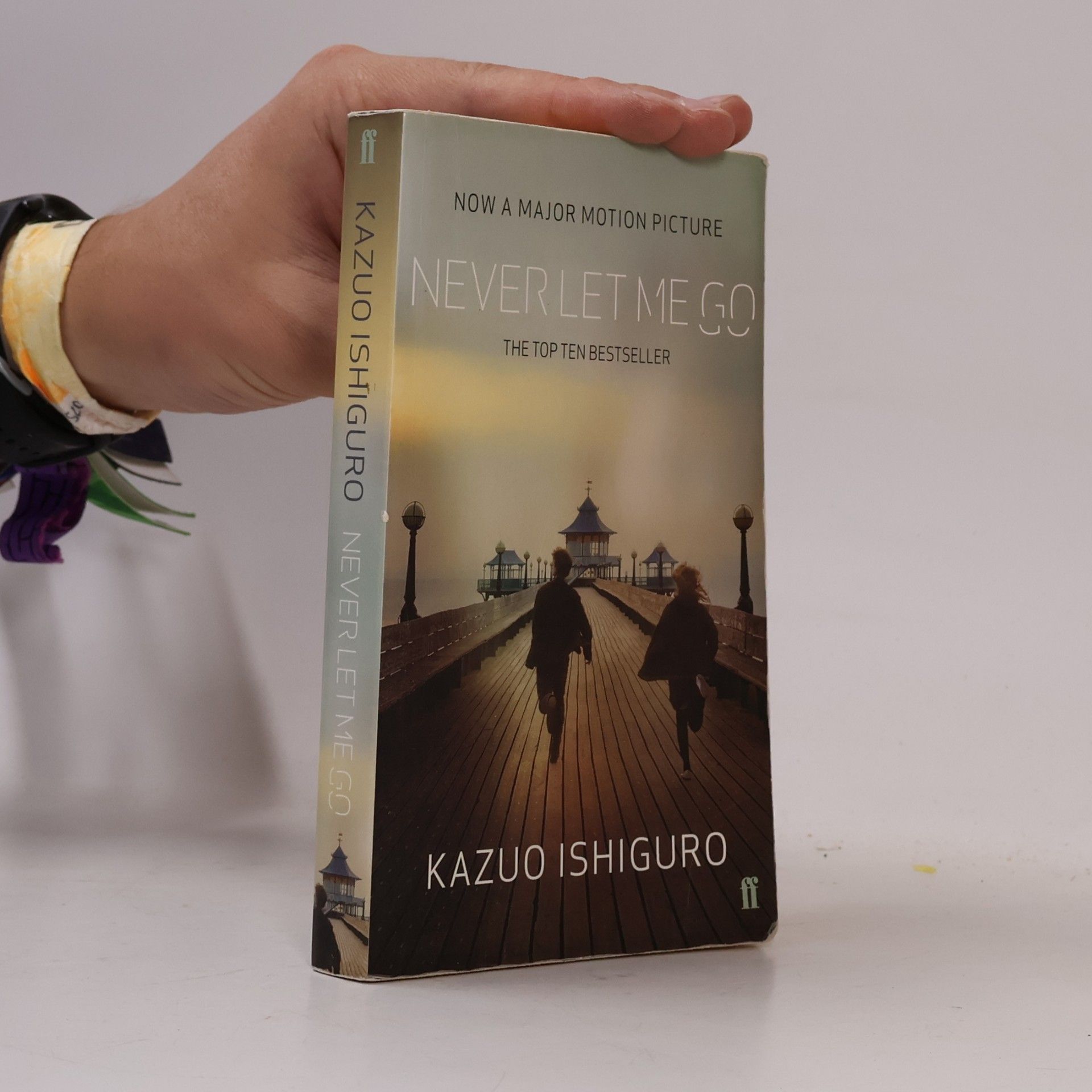 Kazuo Ishiguro Never Let Me Go