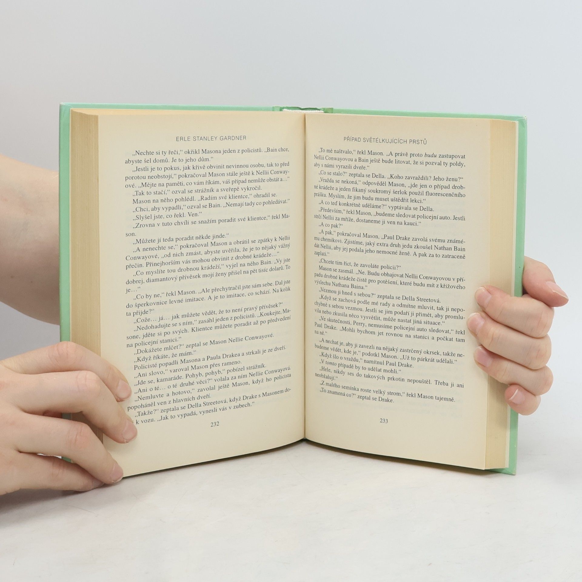 Erle Stanley Gardner Případ vyjícího psa / Případ světélkujících prstů