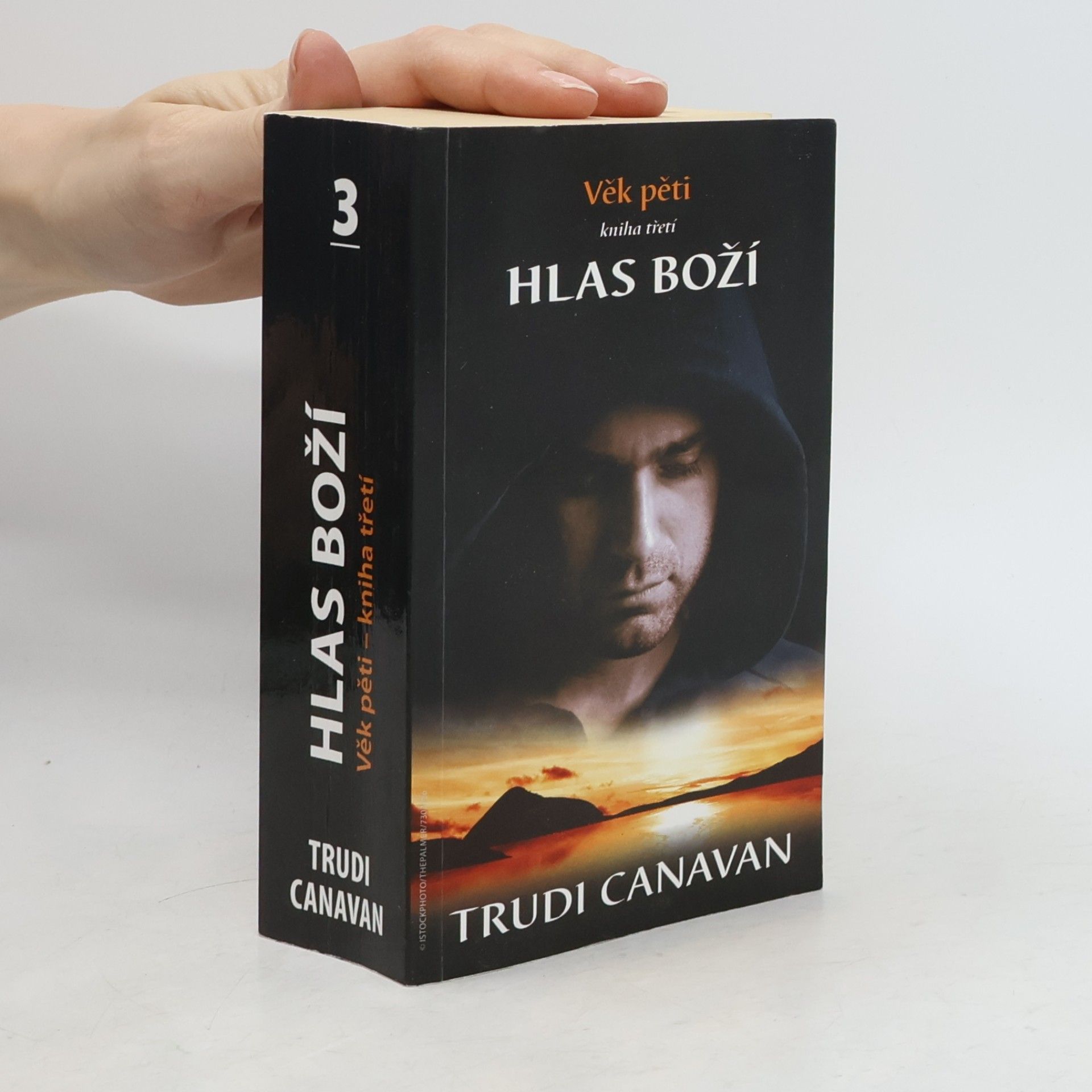 Trudi Canavan Hlas boží