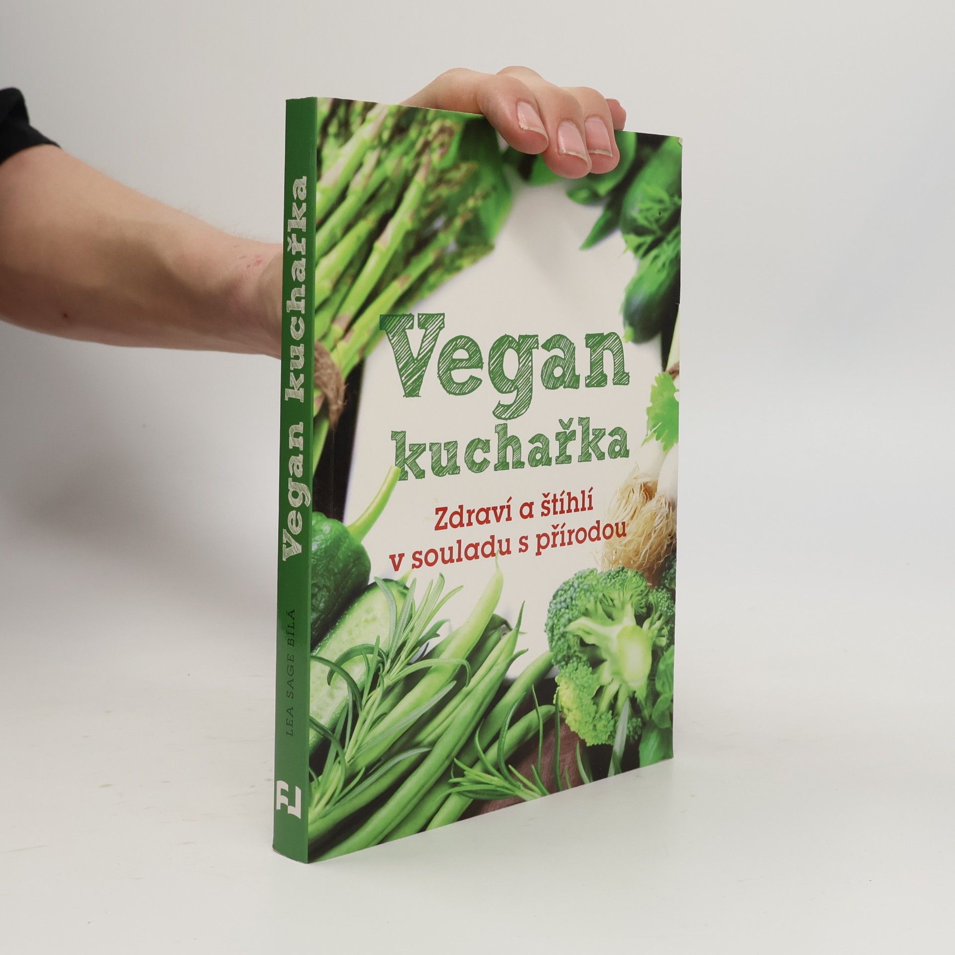 Lea Sage Bílá Vegan kuchařka: Zdraví a štíhlí v souladu s přírodou