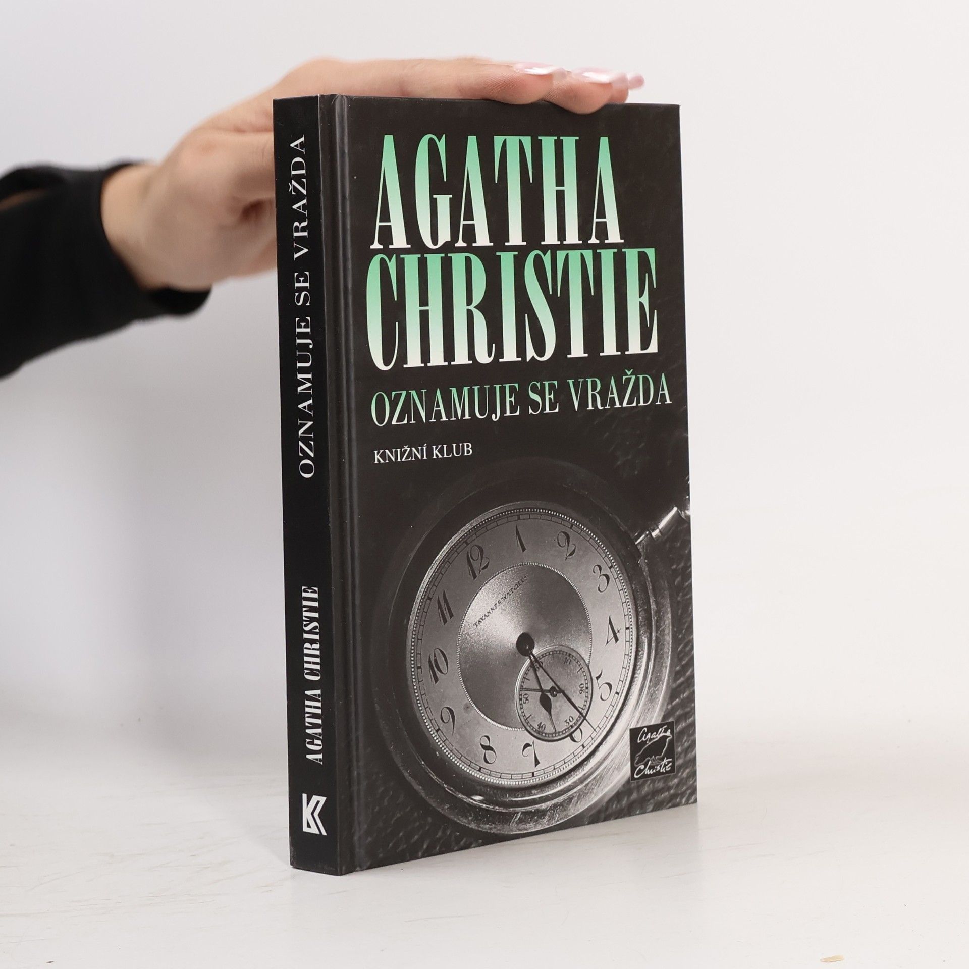 Agatha Christie Oznamuje se vražda