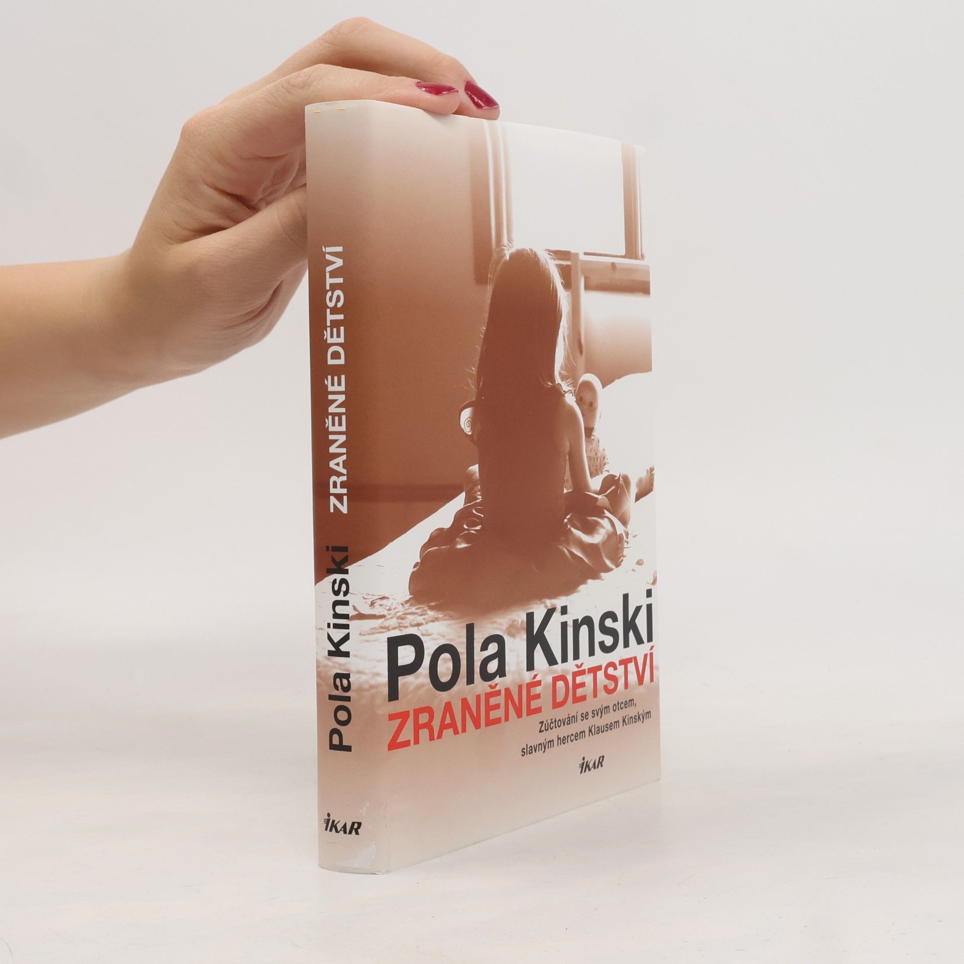 Pola Kinski Zraněné dětství : Zúčtování se svým otcem, slavným hercem Klausem Kinským