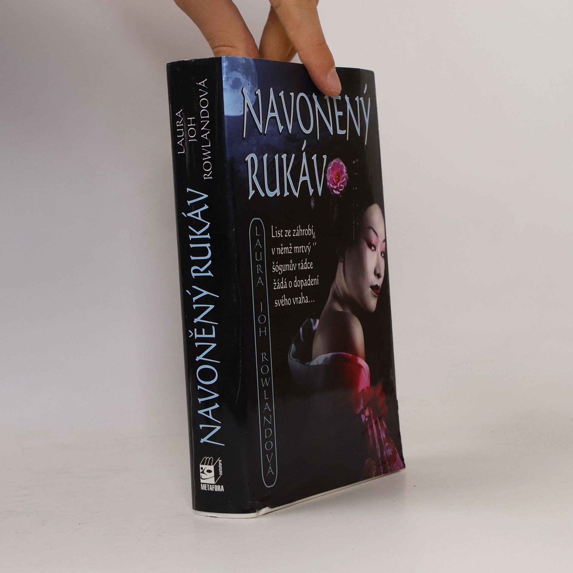 Laura Joh Rowland Navoněný rukáv