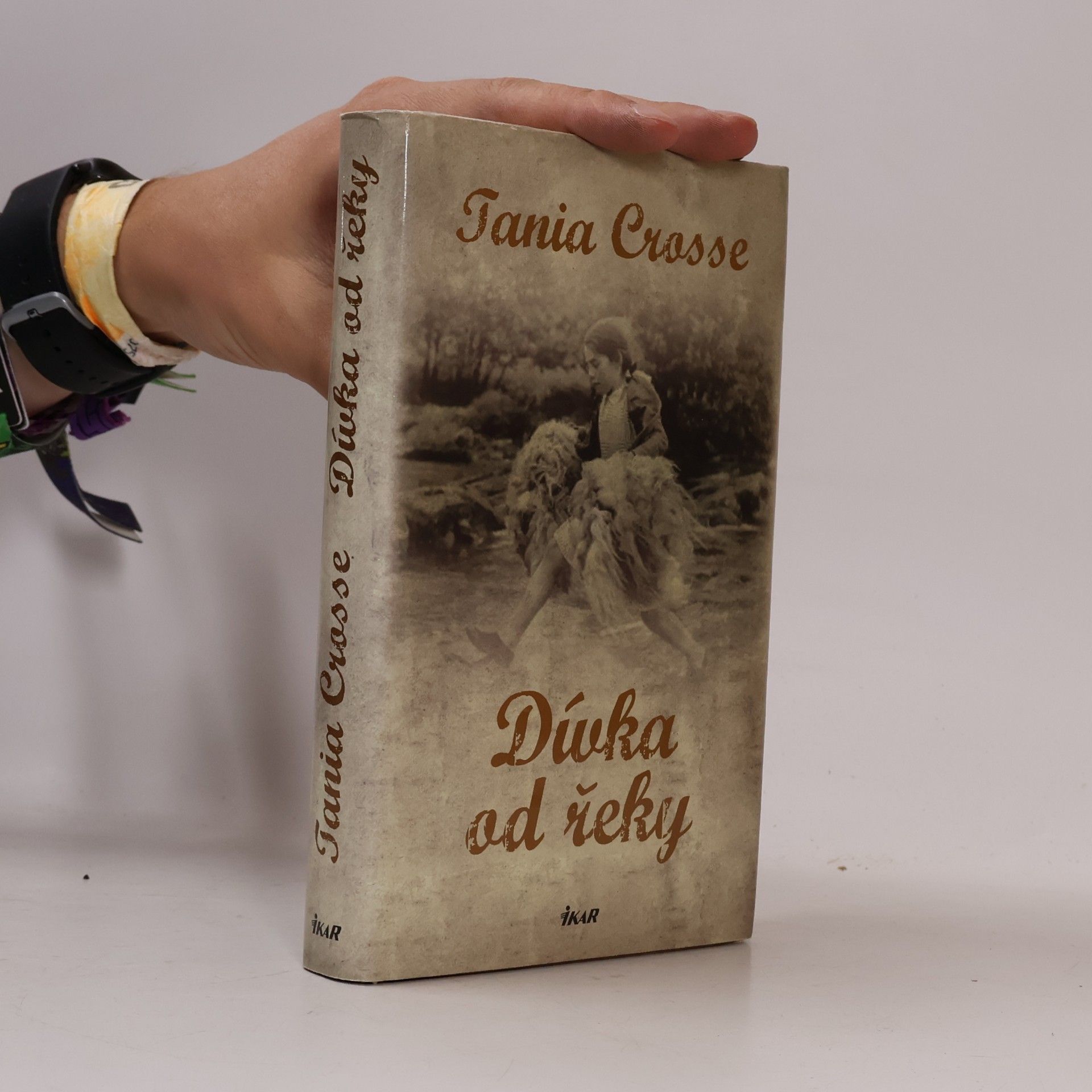 Tania Anne Crosse Dívka od řeky
