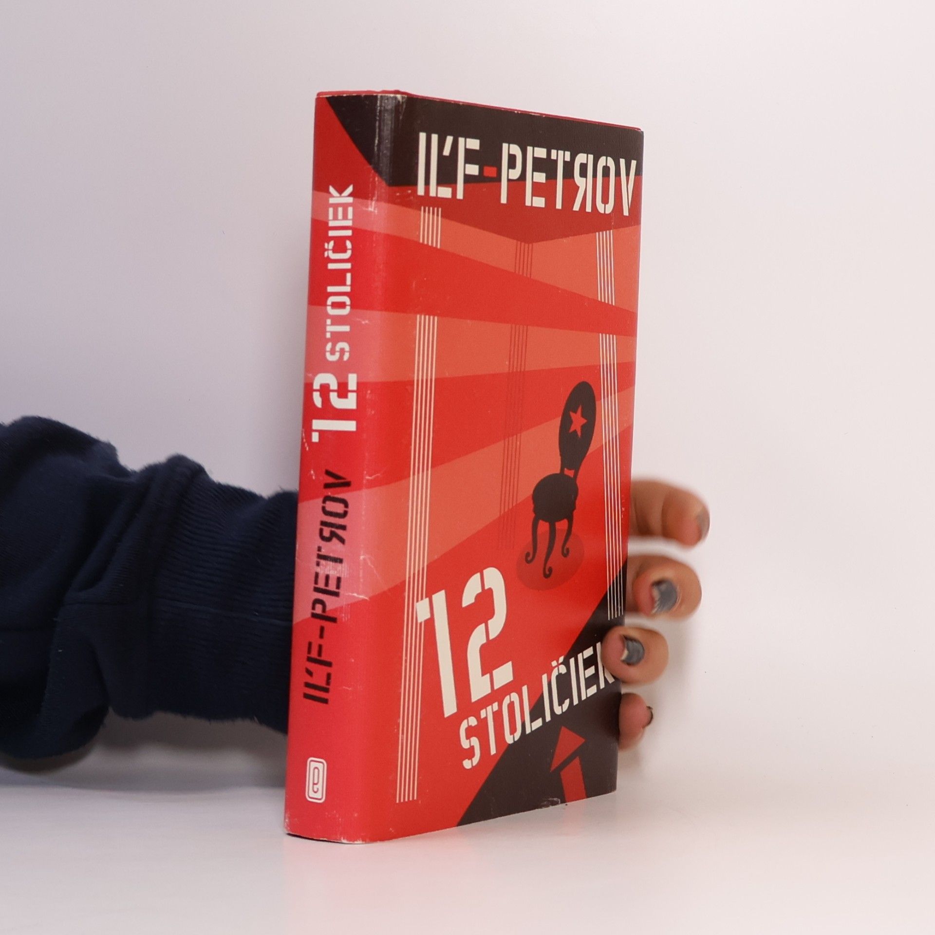 Jevgenij Petrovič Petrov 12 stoličiek